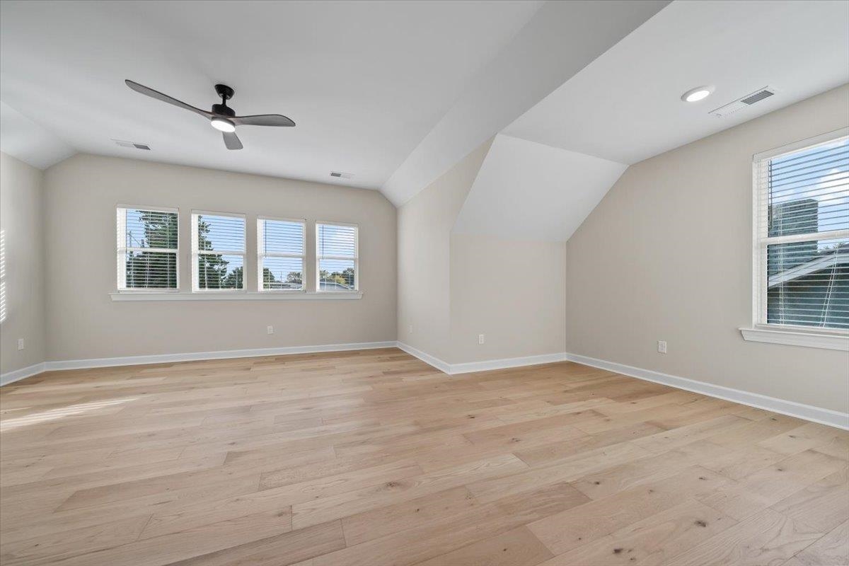1098 Forrest Ave Property Photo 32