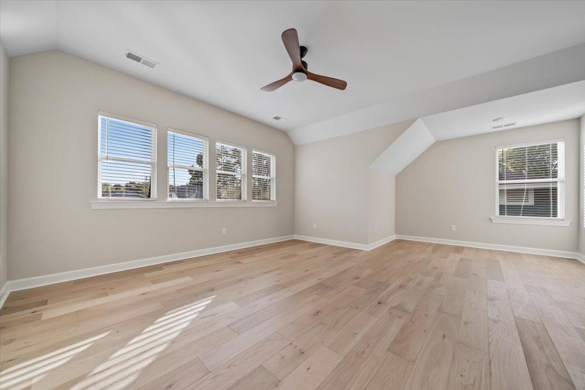 1098 Forrest Ave Property Photo 33