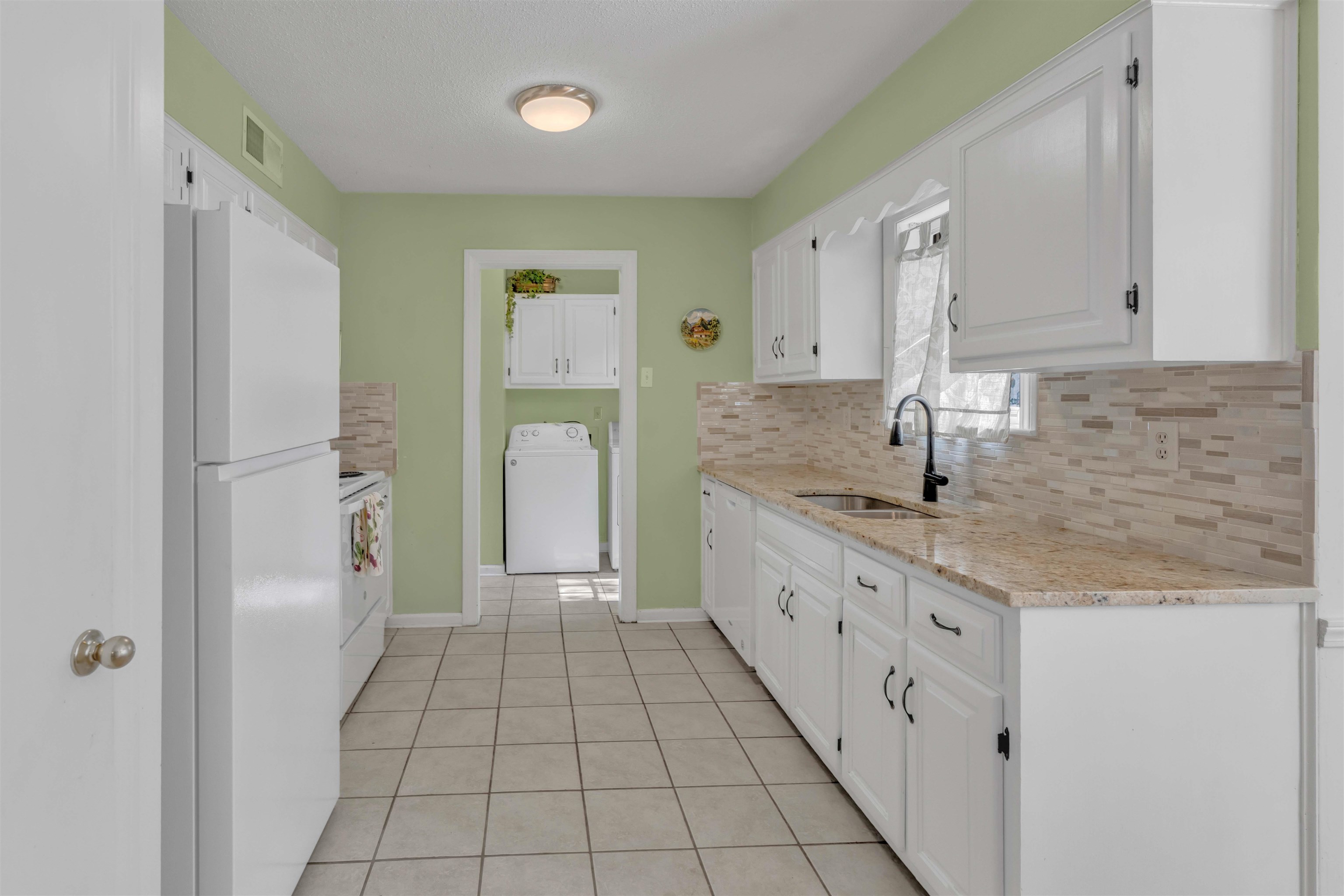 6335 Northampton Dr Property Photo 10