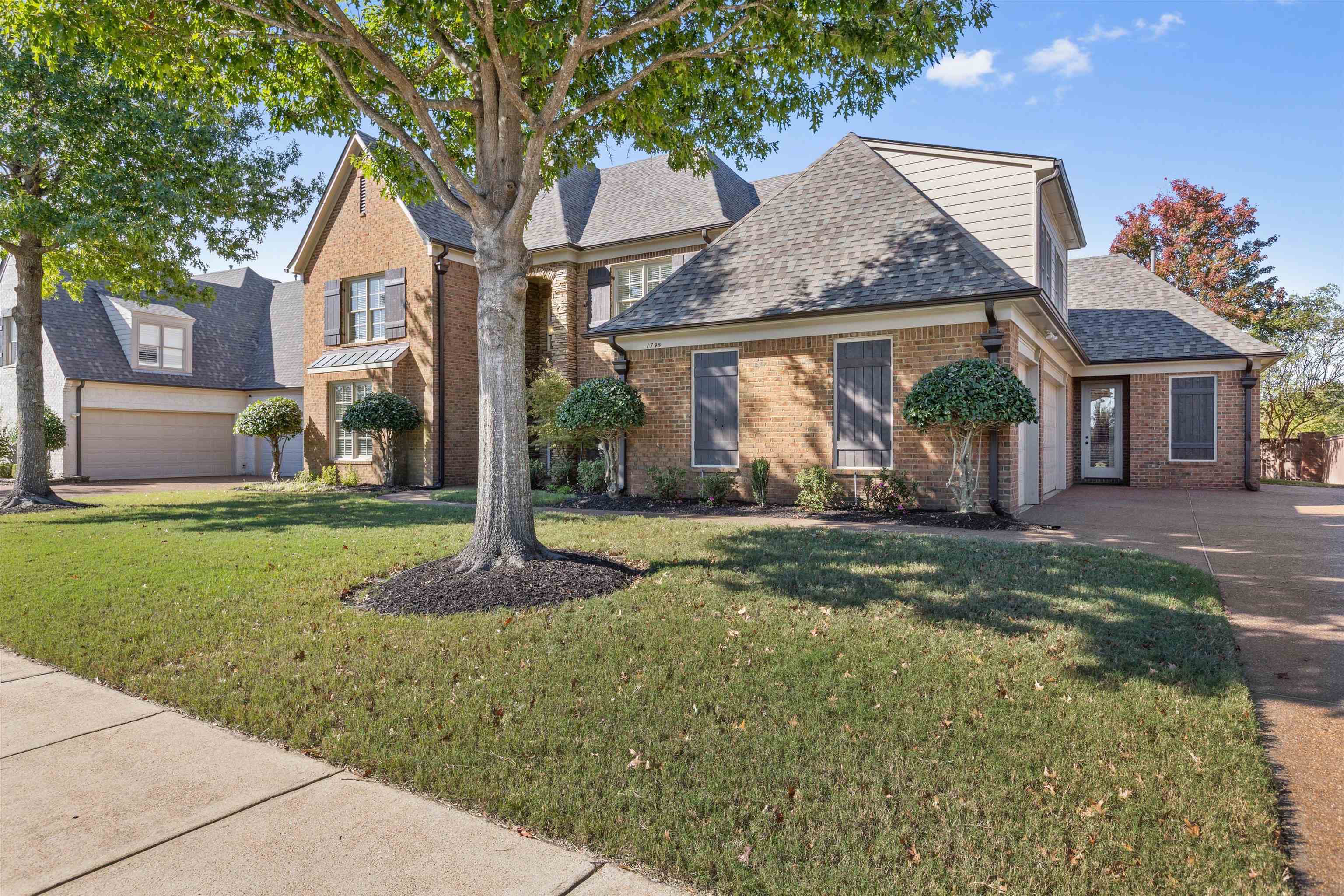 1795 Shoal Creek Ln Property Photo 2