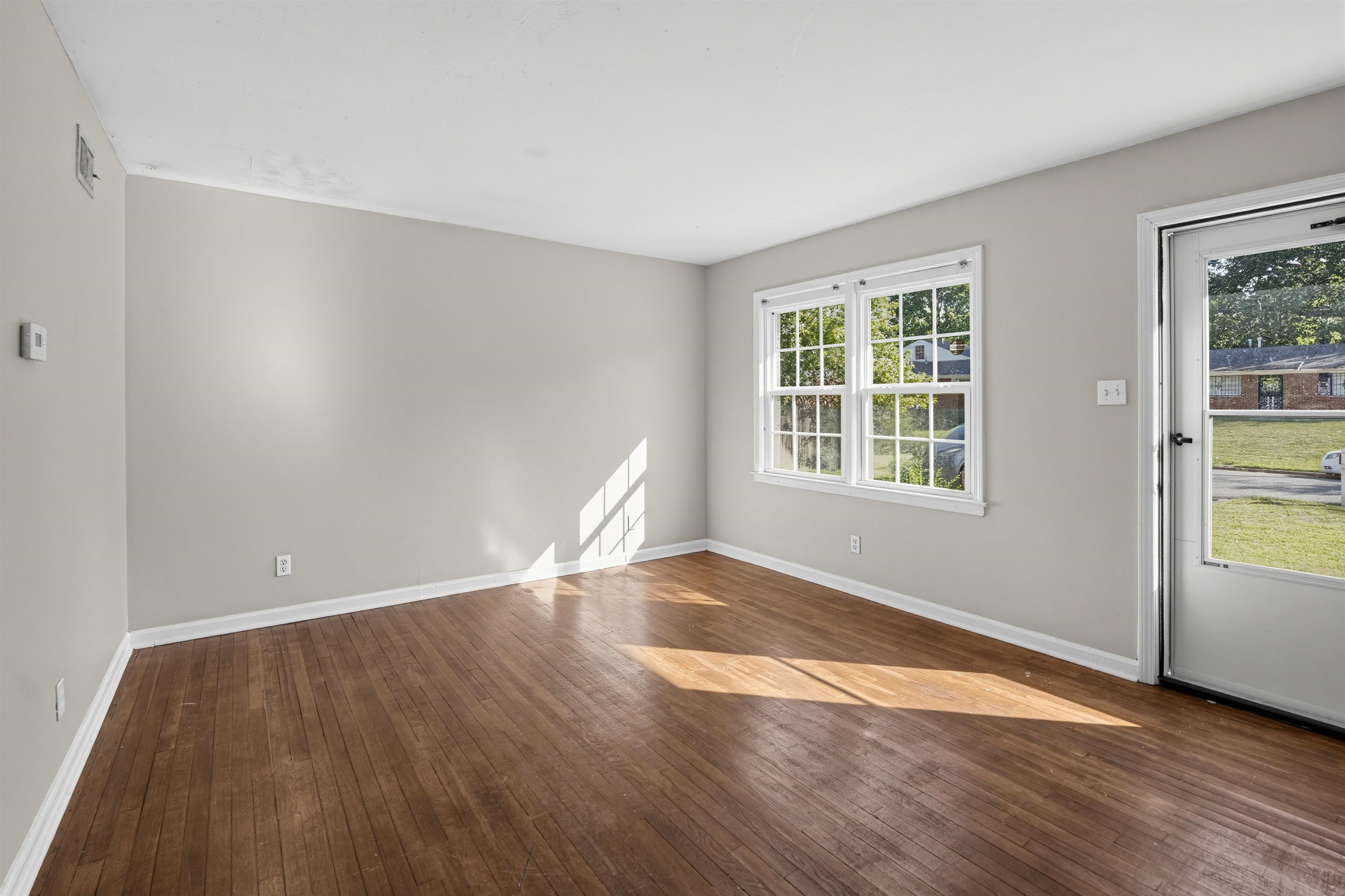 4033 Leech Rd Property Photo 5