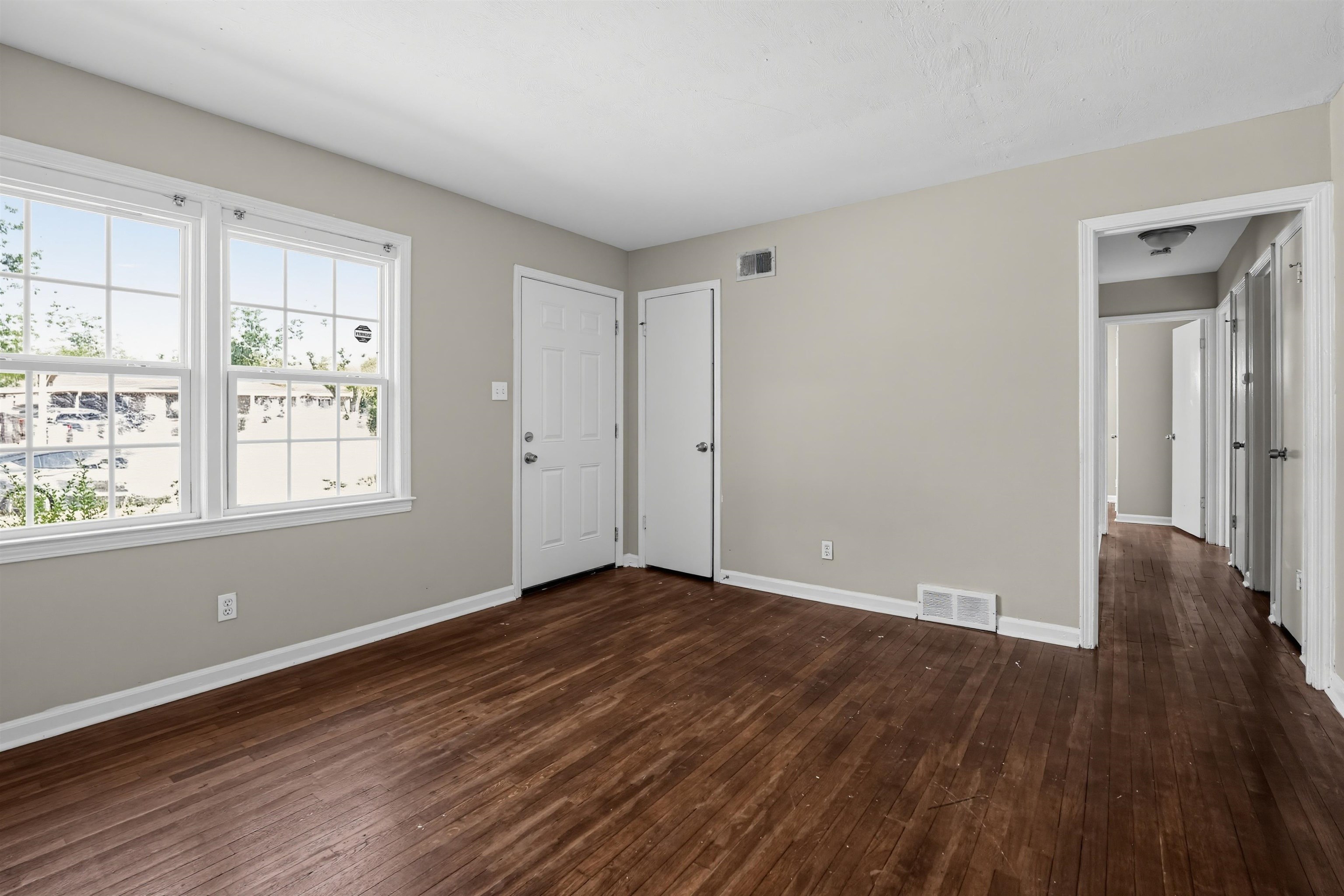 4033 Leech Rd Property Photo 6