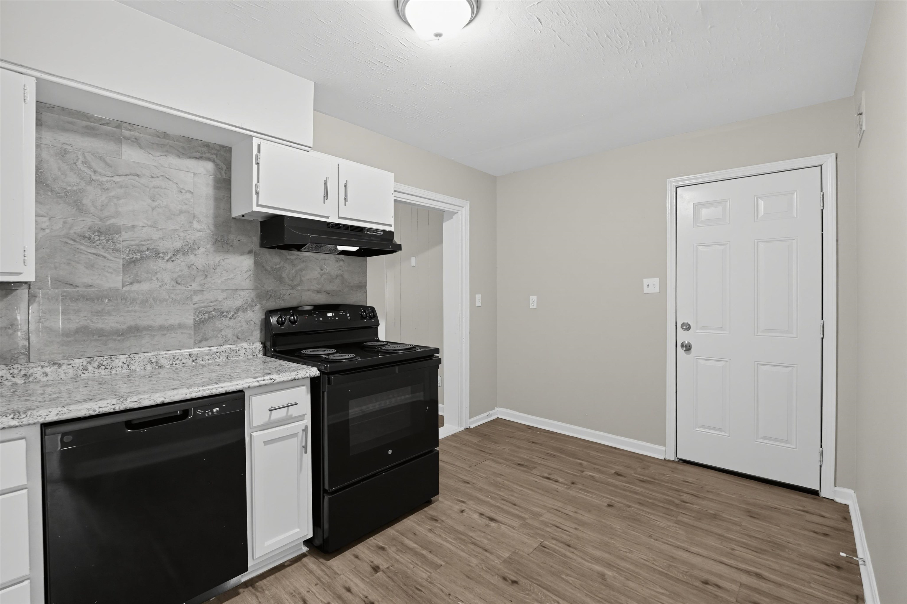 4033 Leech Rd Property Photo 7
