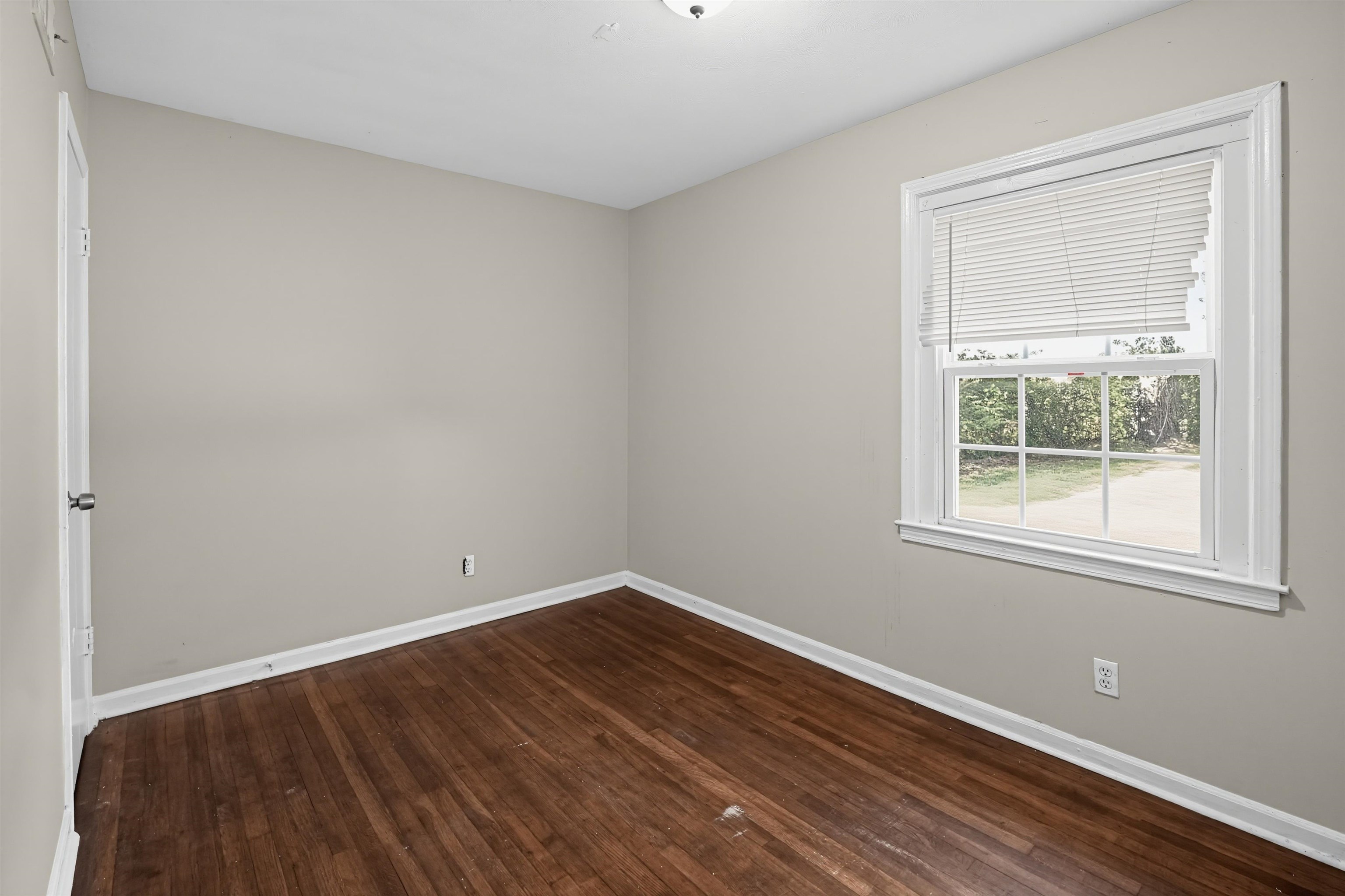 4033 Leech Rd Property Photo 12