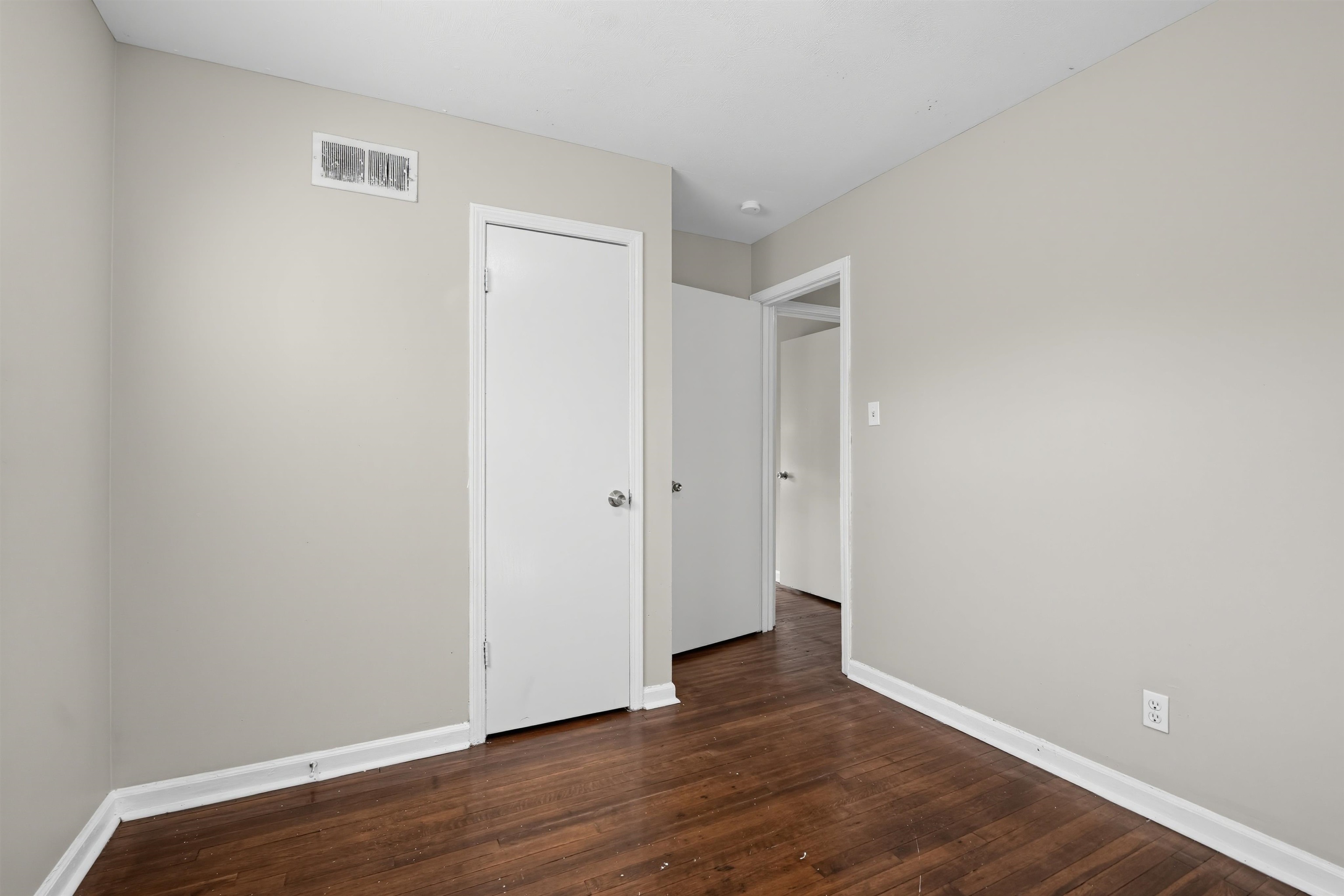 4033 Leech Rd Property Photo 13