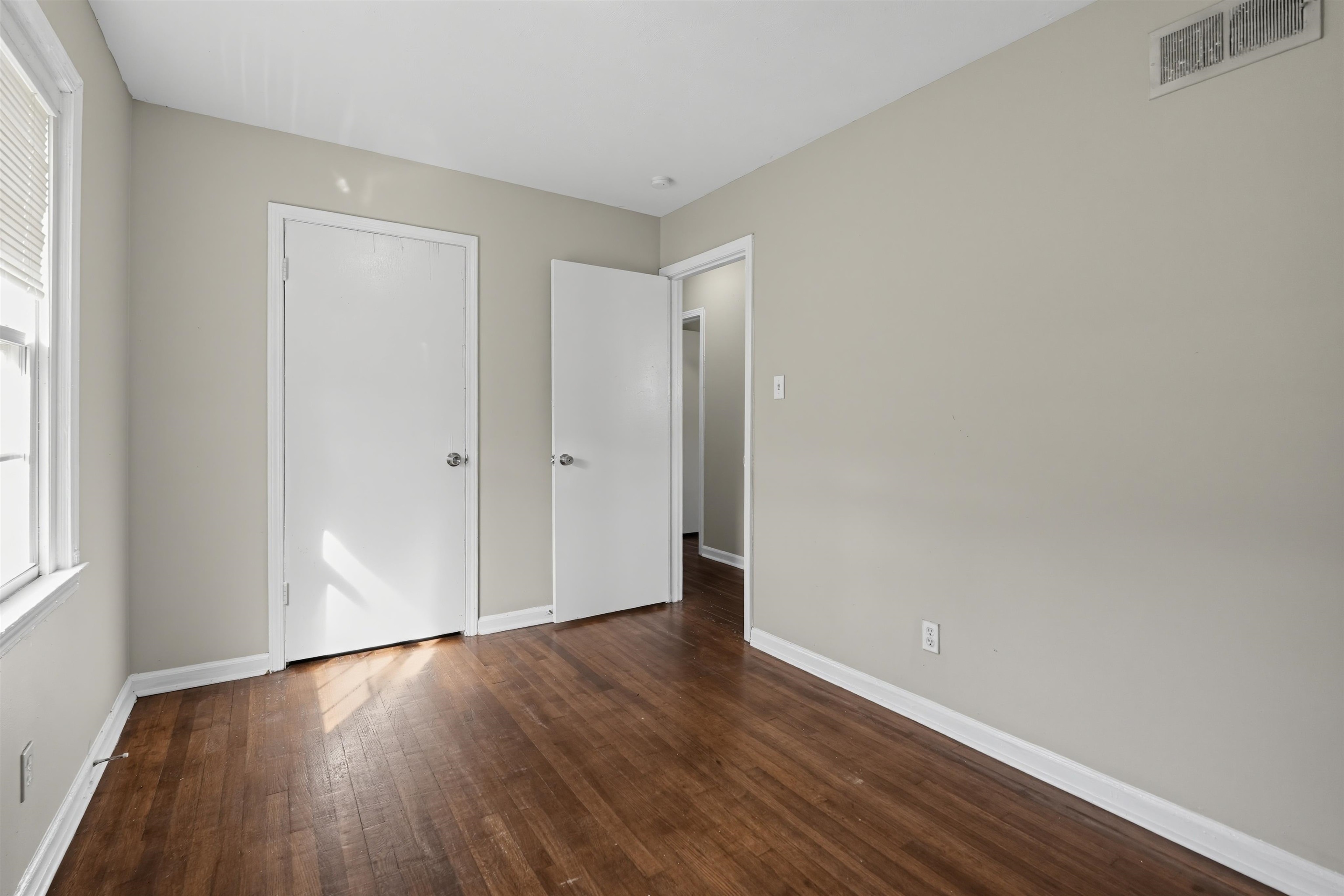 4033 Leech Rd Property Photo 14