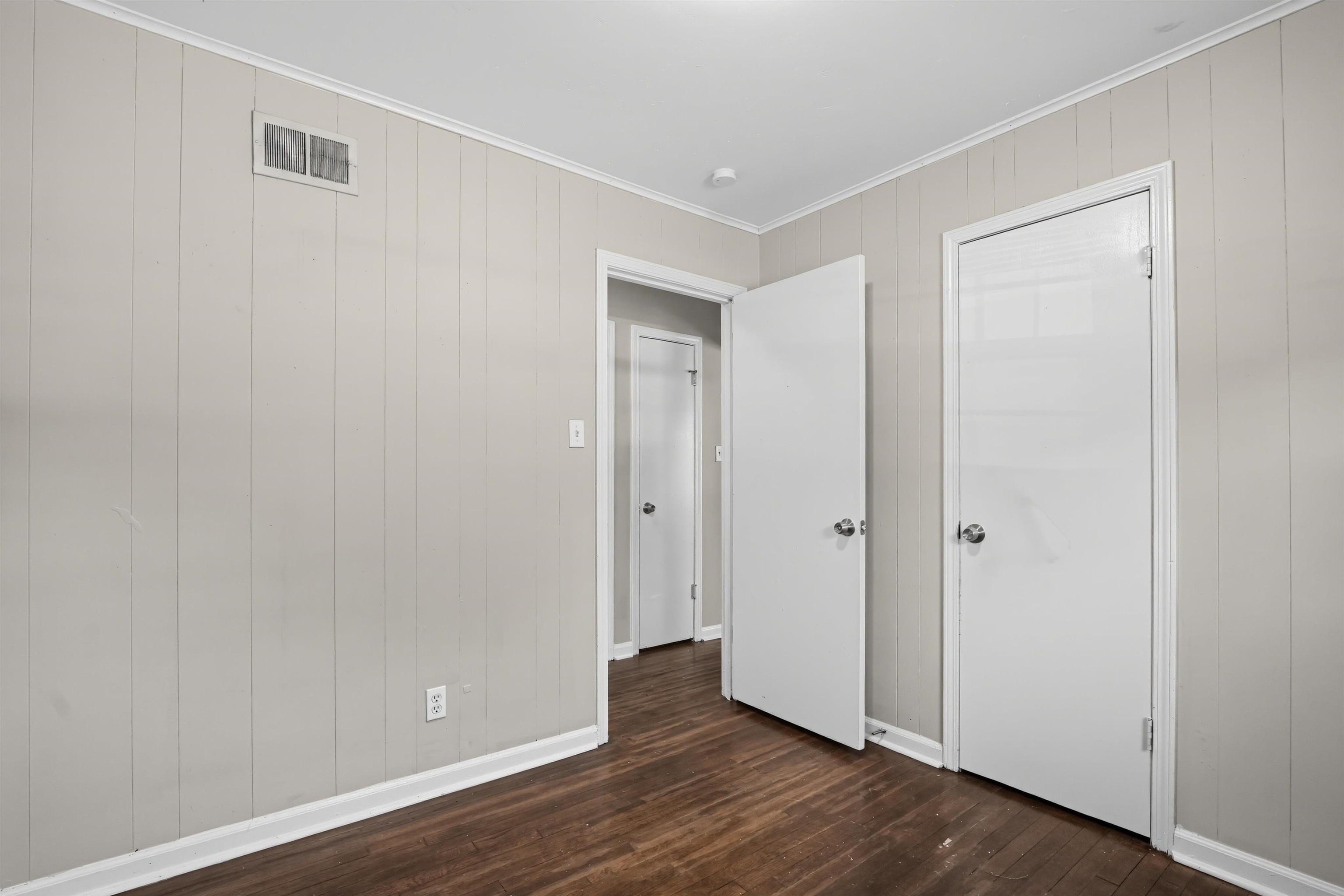 4033 Leech Rd Property Photo 15