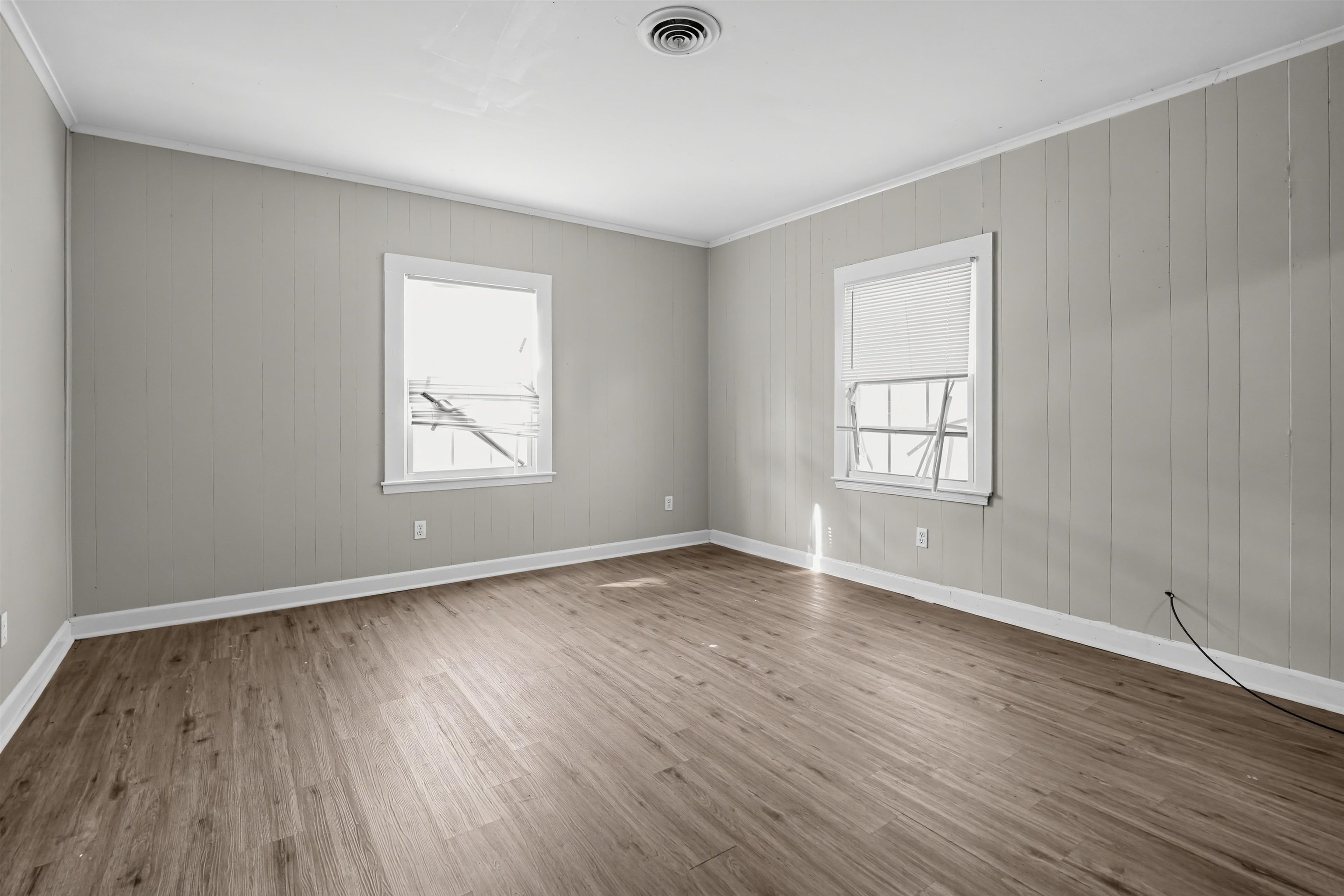 4033 Leech Rd Property Photo 16