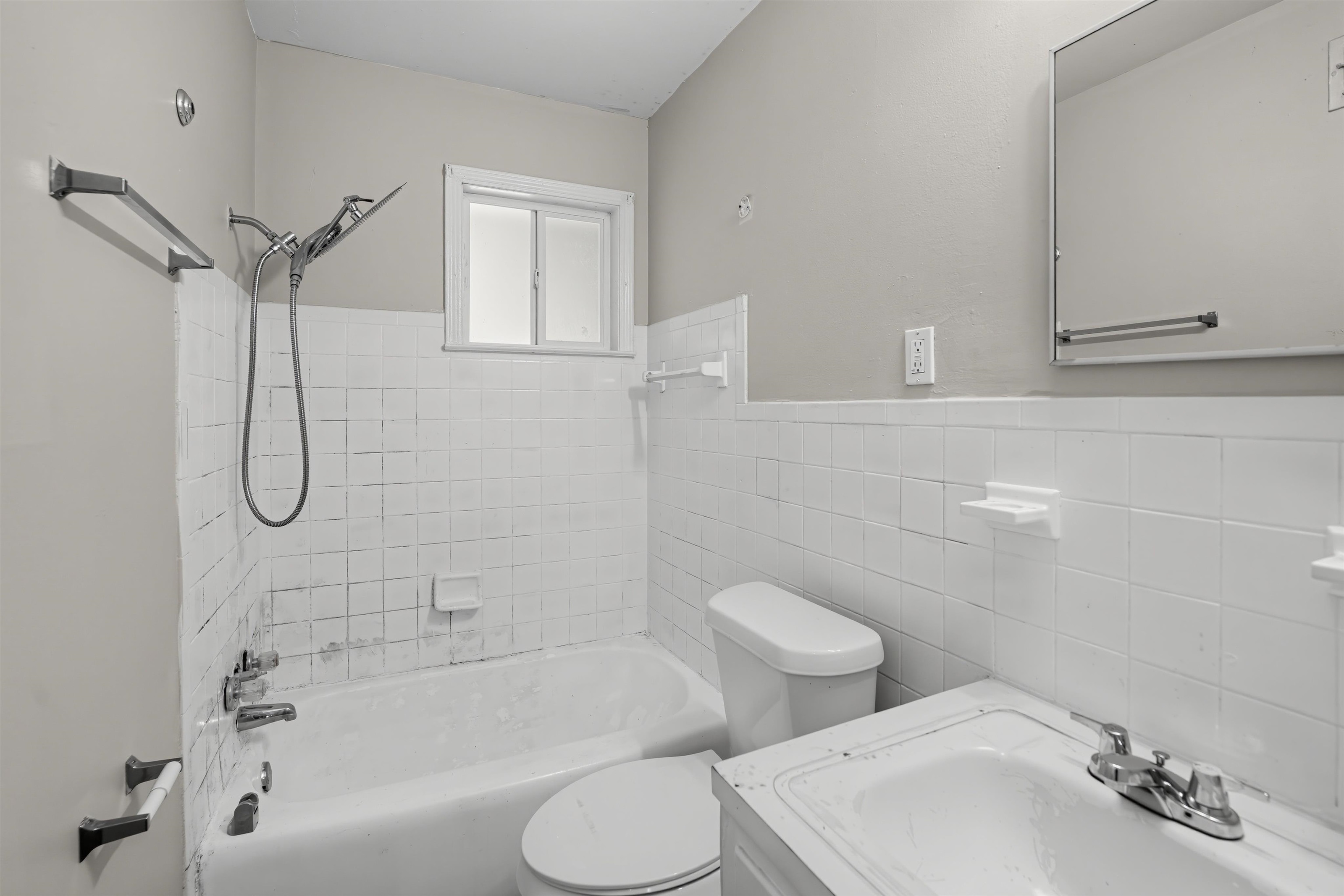 4033 Leech Rd Property Photo 17