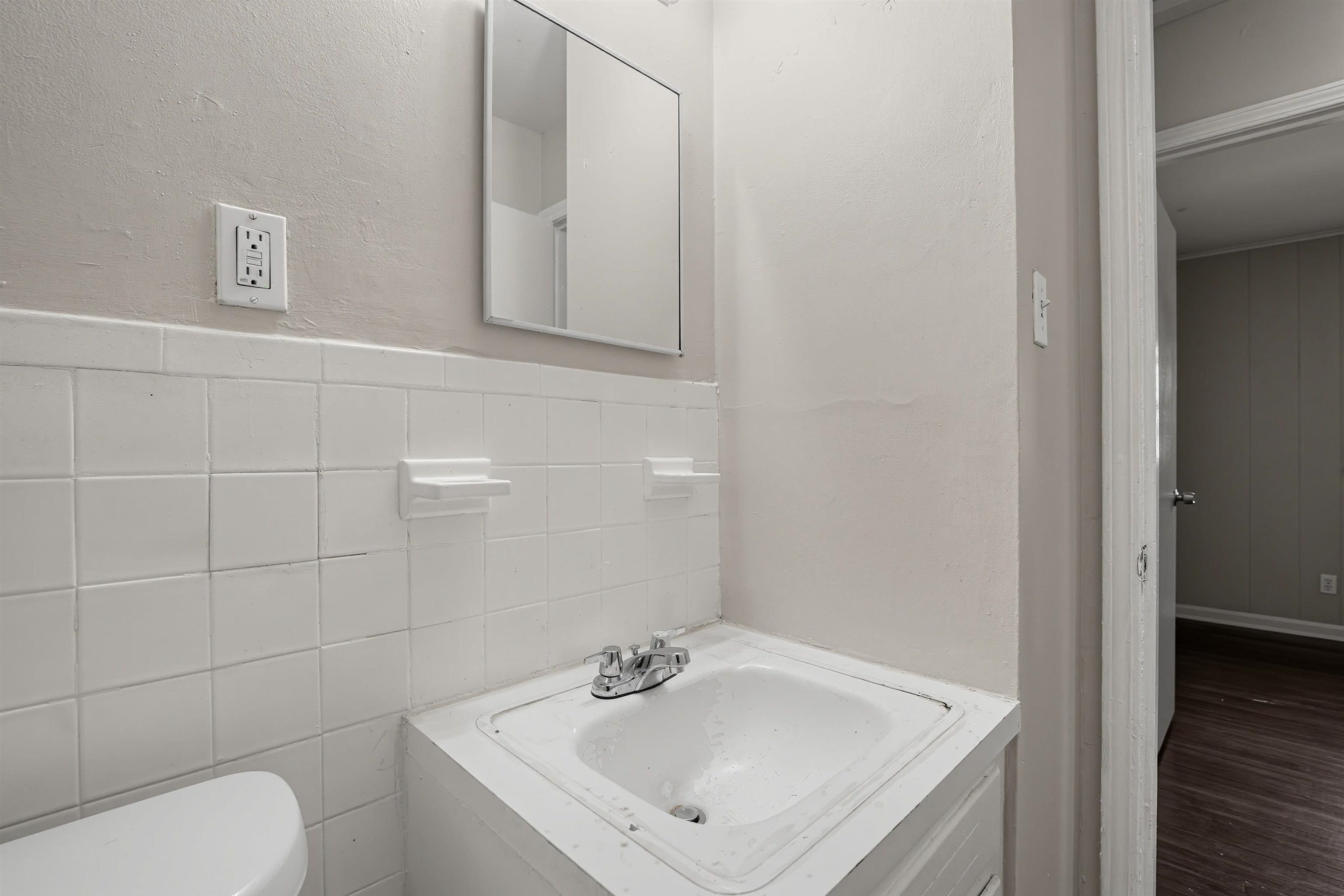 4033 Leech Rd Property Photo 19