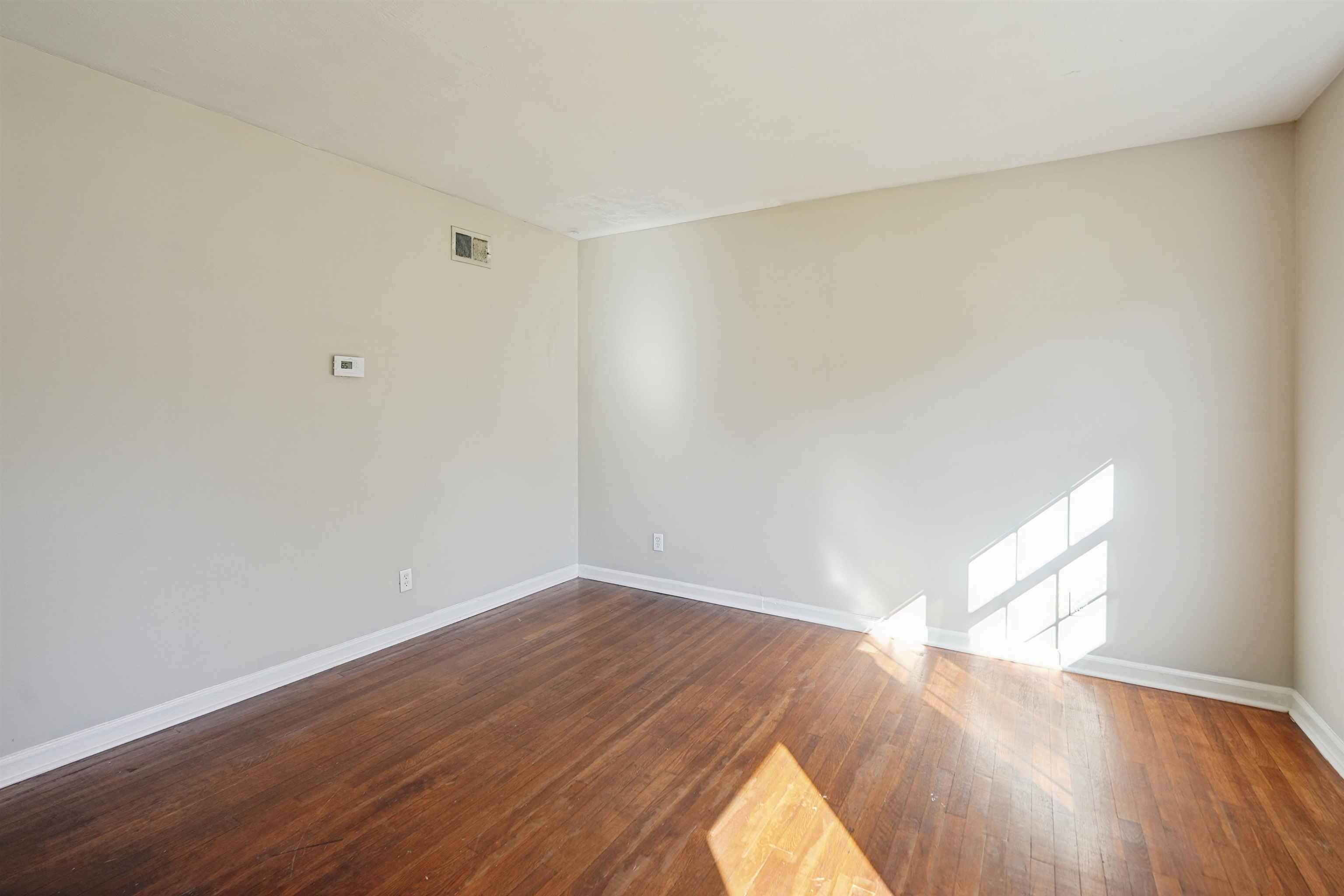 4033 Leech Rd Property Photo 22