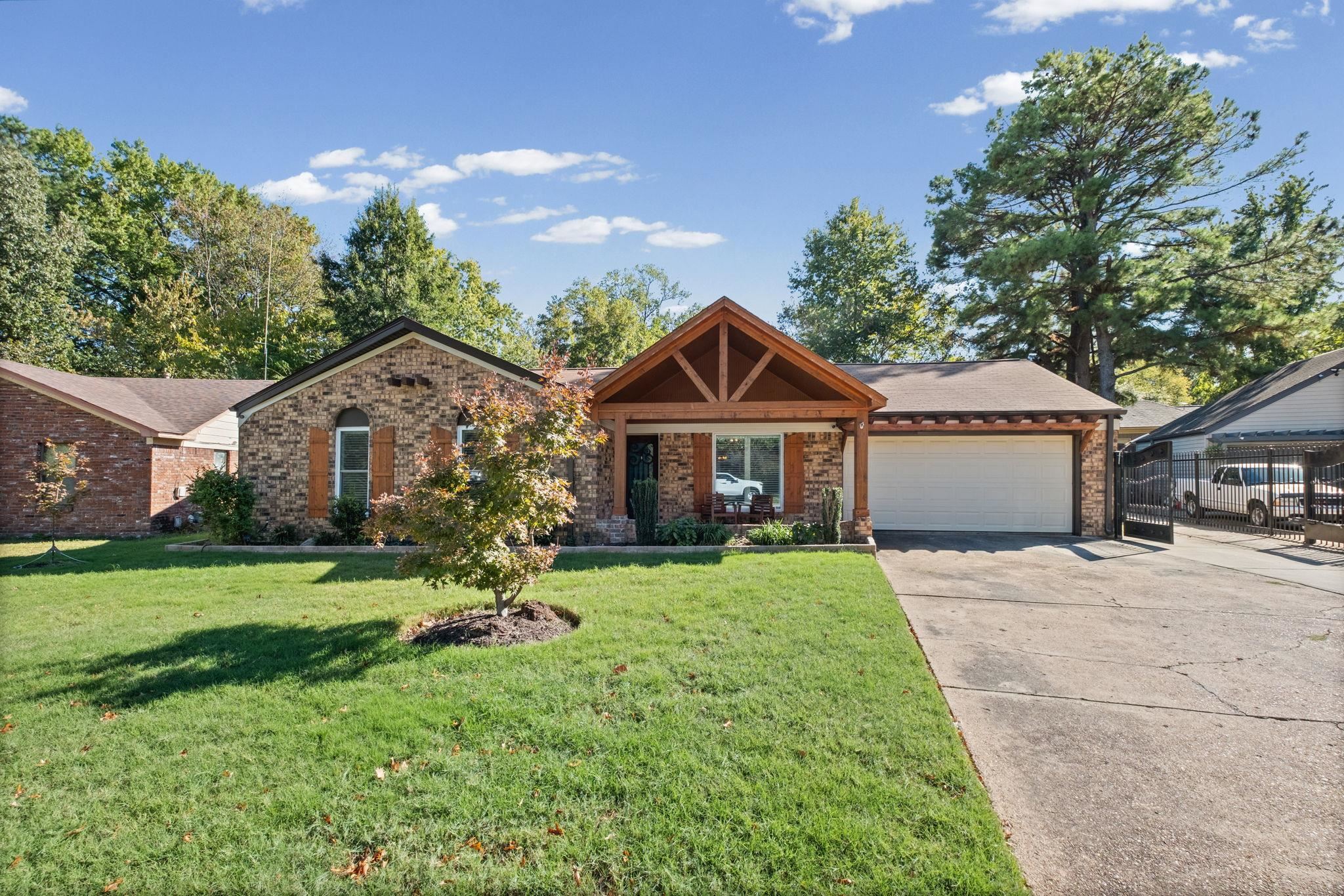 6073 Elk Grove Dr Property Photo 1