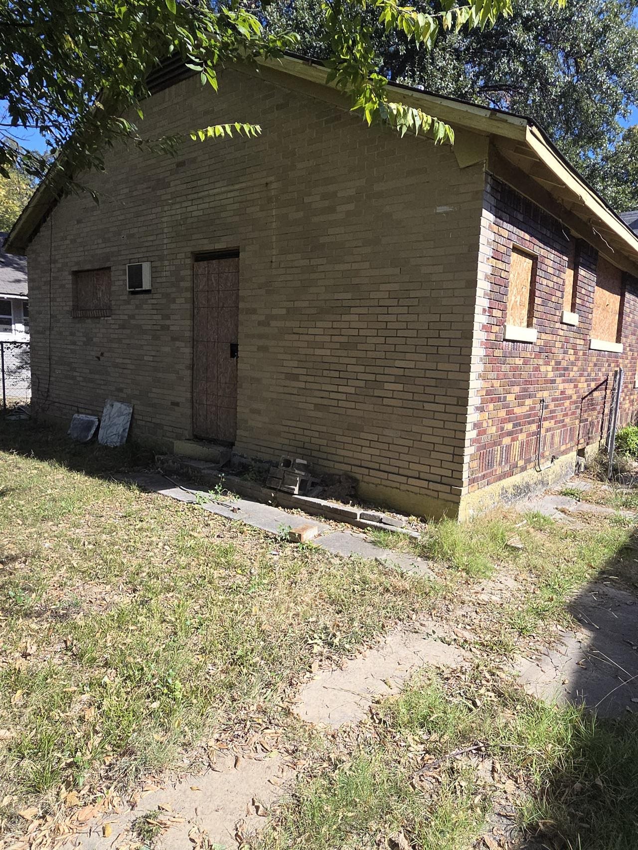 915 Evergreen St Property Photo 2