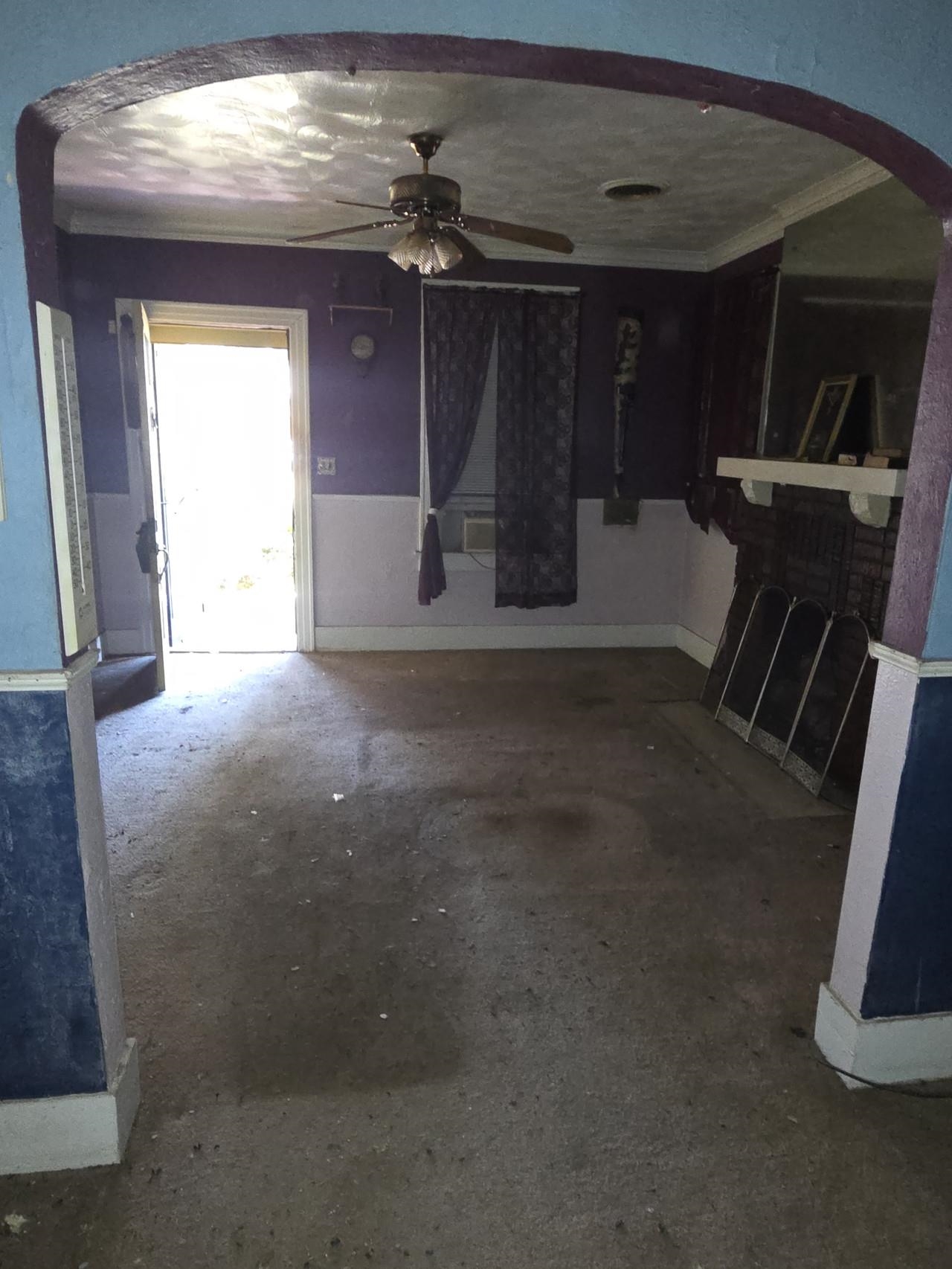 915 Evergreen St Property Photo 3