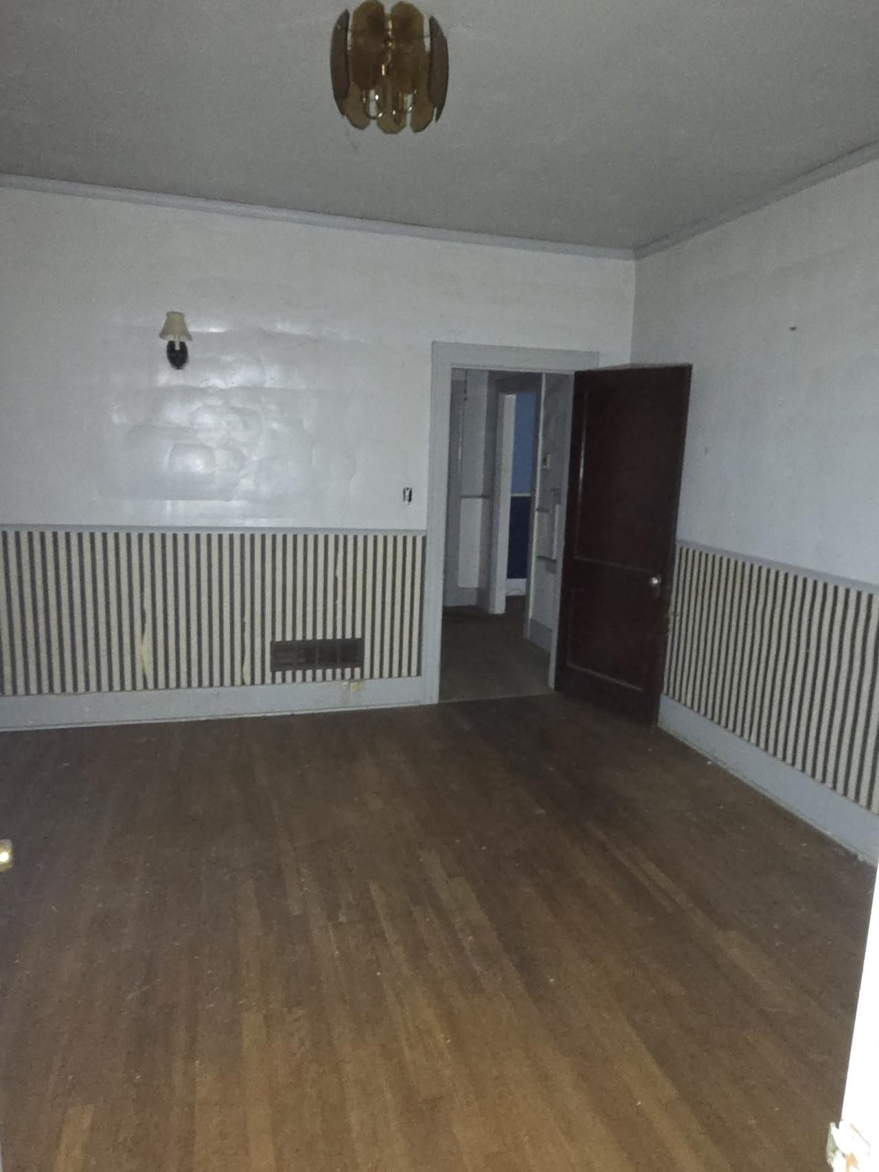 915 Evergreen St Property Photo 6