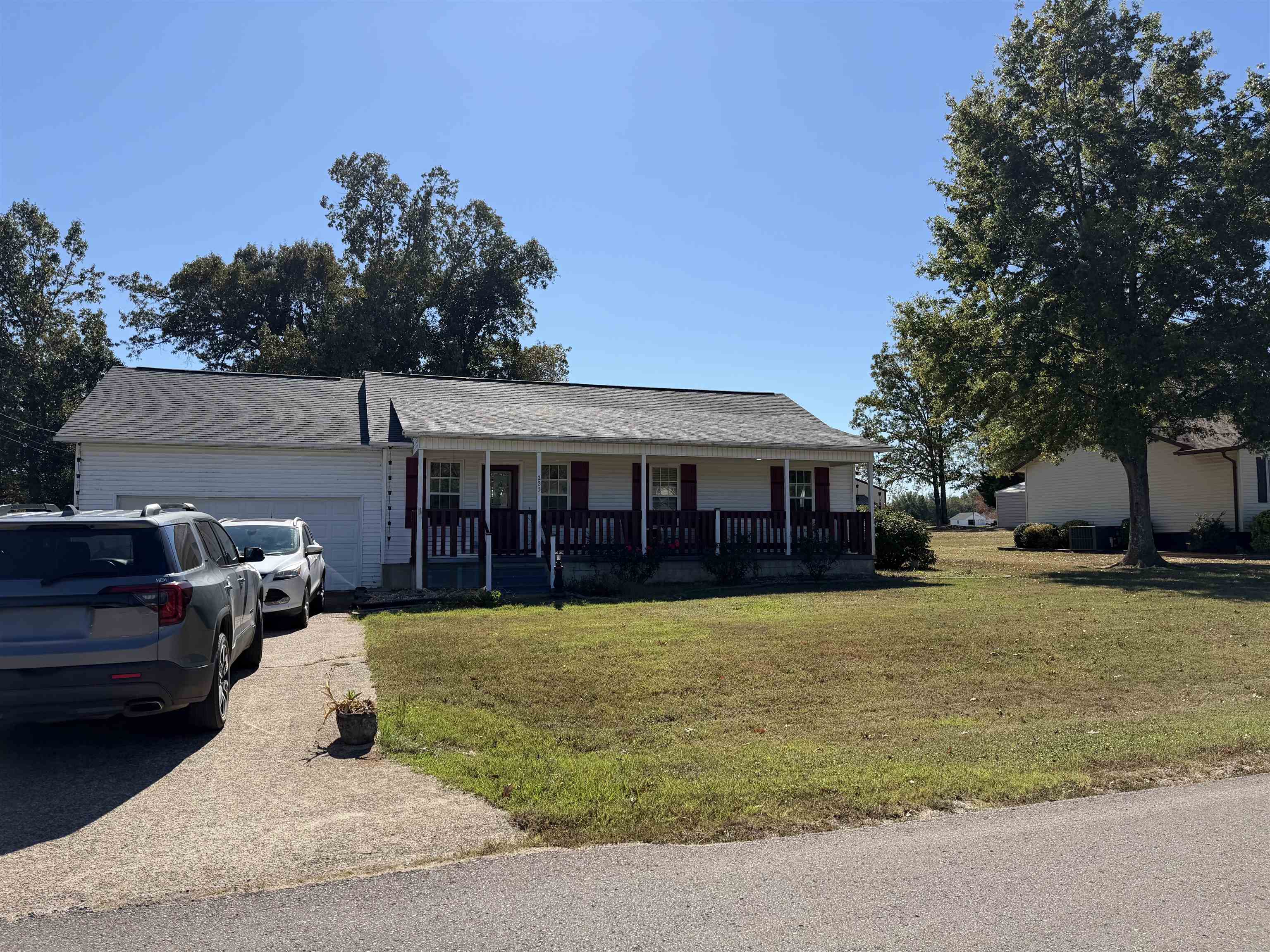 225 Pauline Dr Dr Property Photo 2