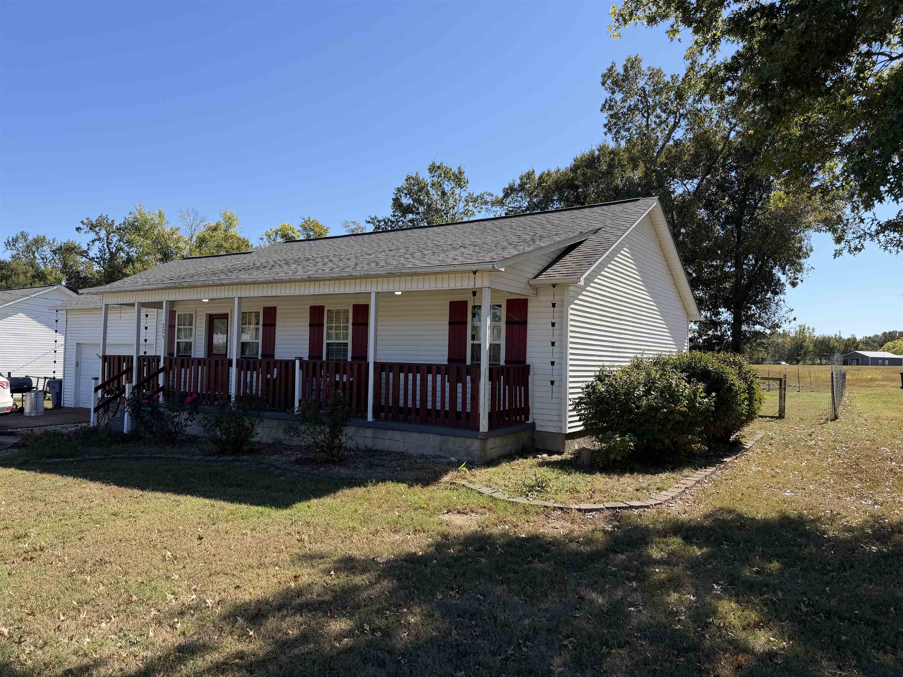 225 Pauline Dr Dr Property Photo 4