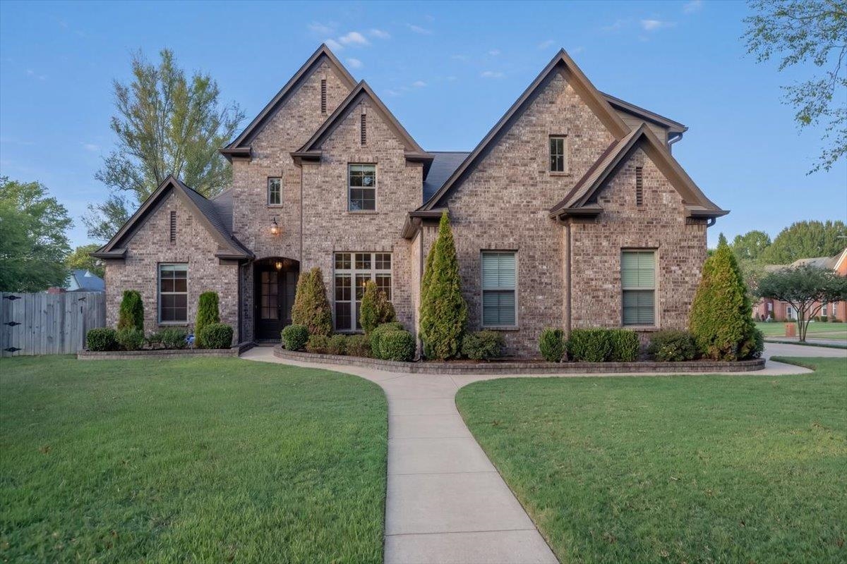 686 Autumn Winds Dr Property Photo 1