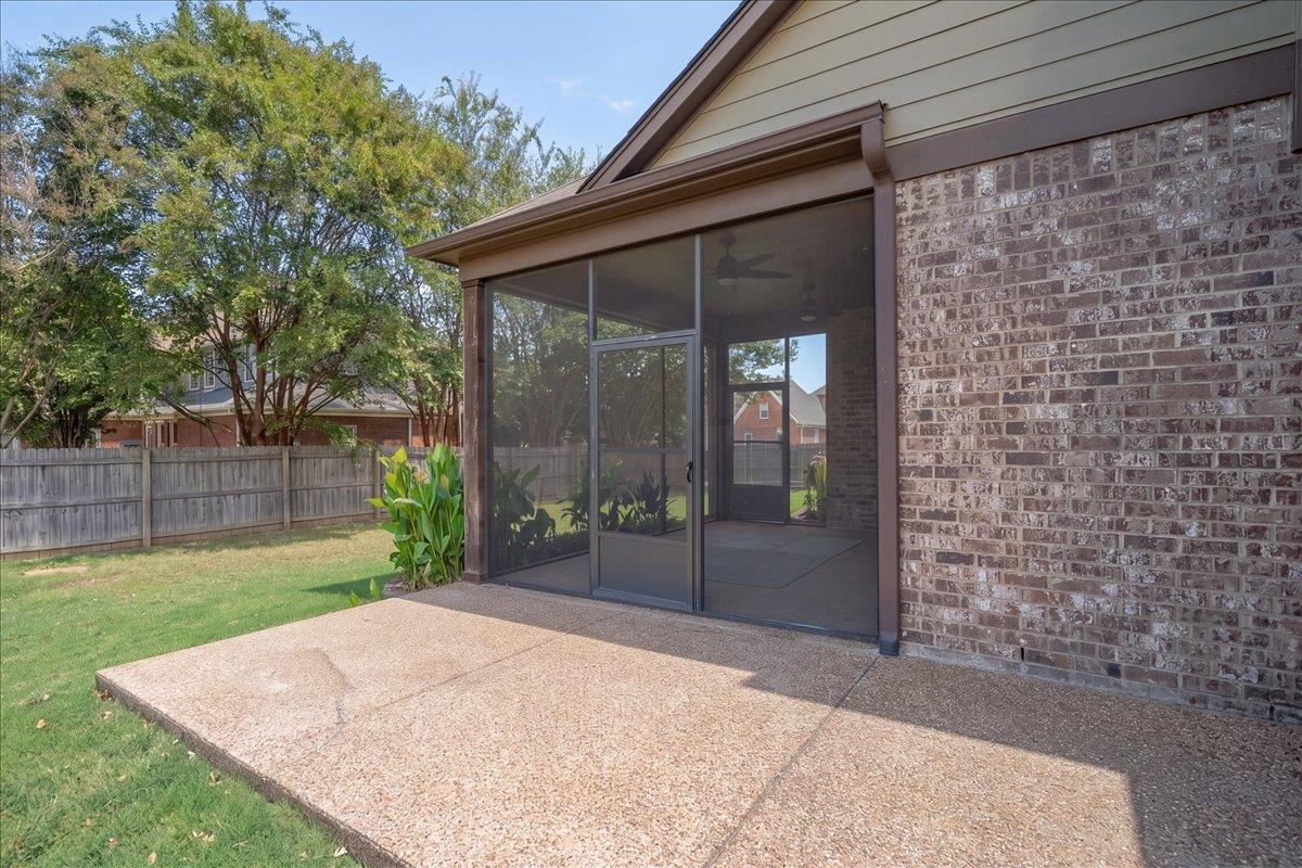 686 Autumn Winds Dr Property Photo 23