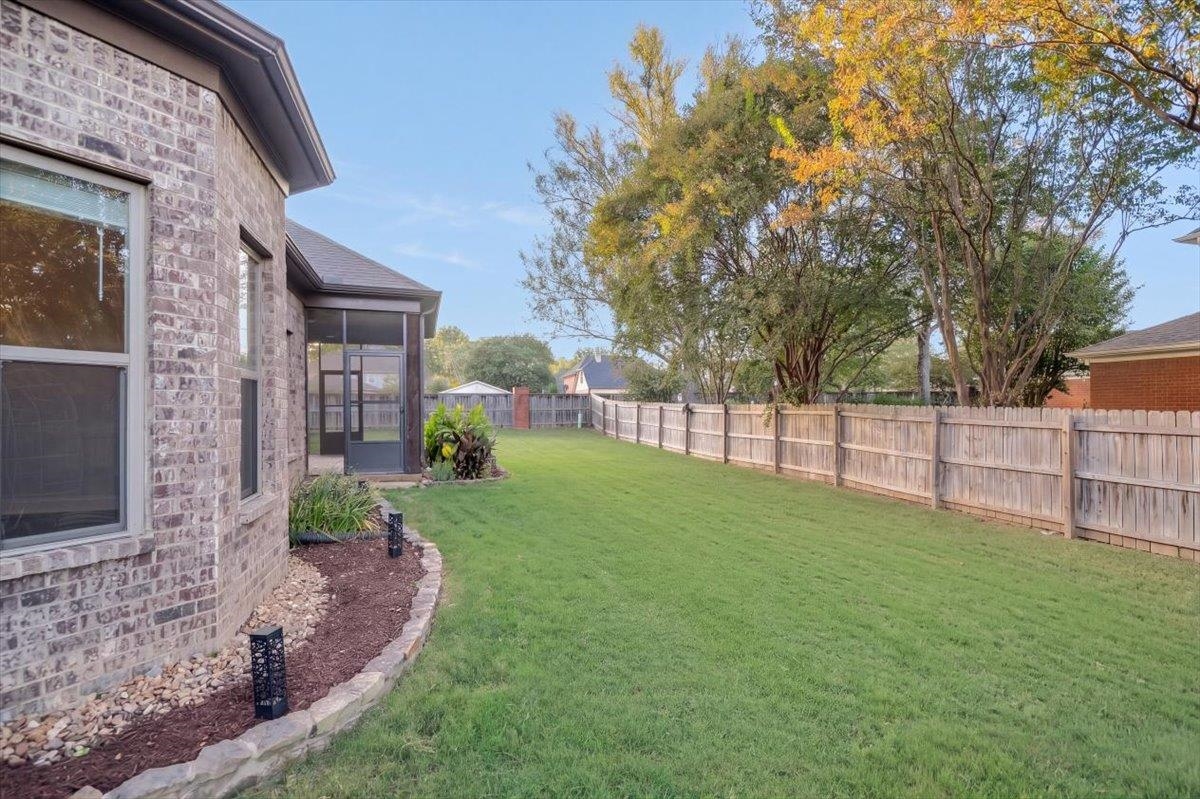 686 Autumn Winds Dr Property Photo 24