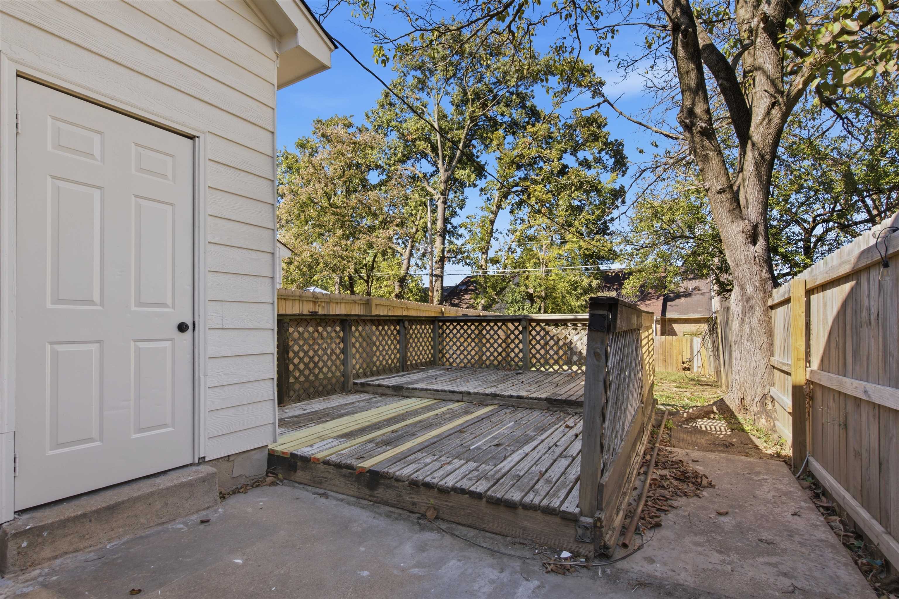 5856 Ridgehill Dr Property Photo 3