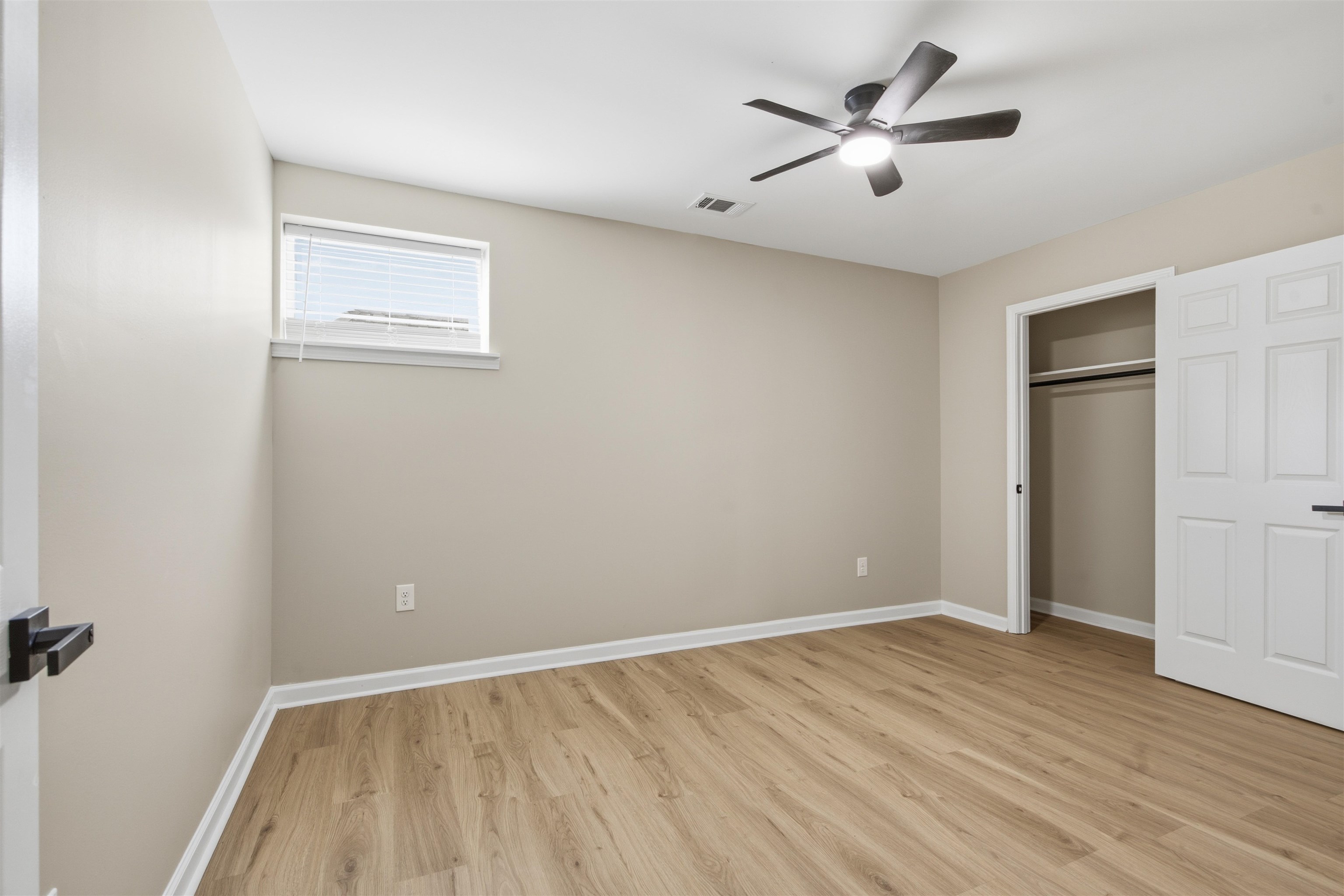 5856 Ridgehill Dr Property Photo 4