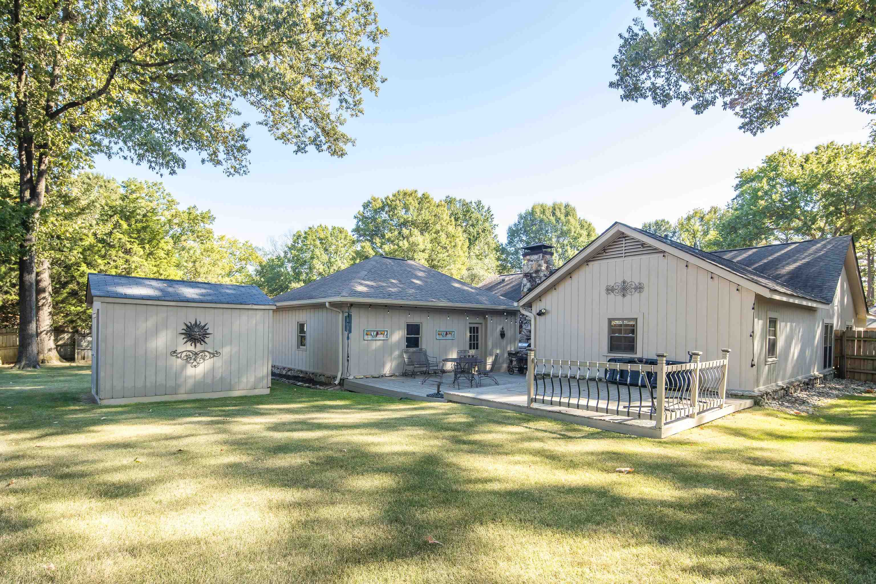 7452 Apple Valley Rd Property Photo 3