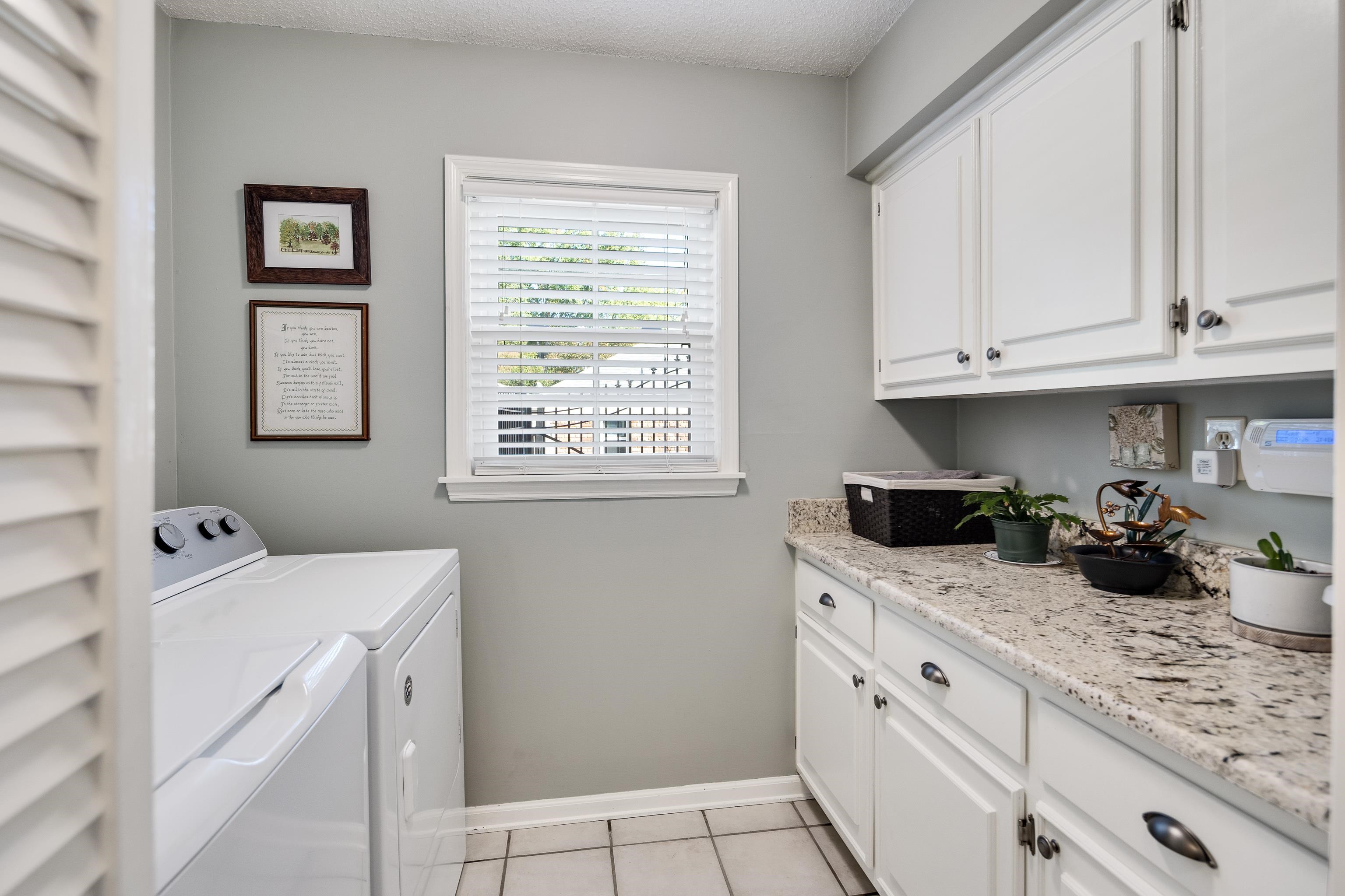 7452 Apple Valley Rd Property Photo 11