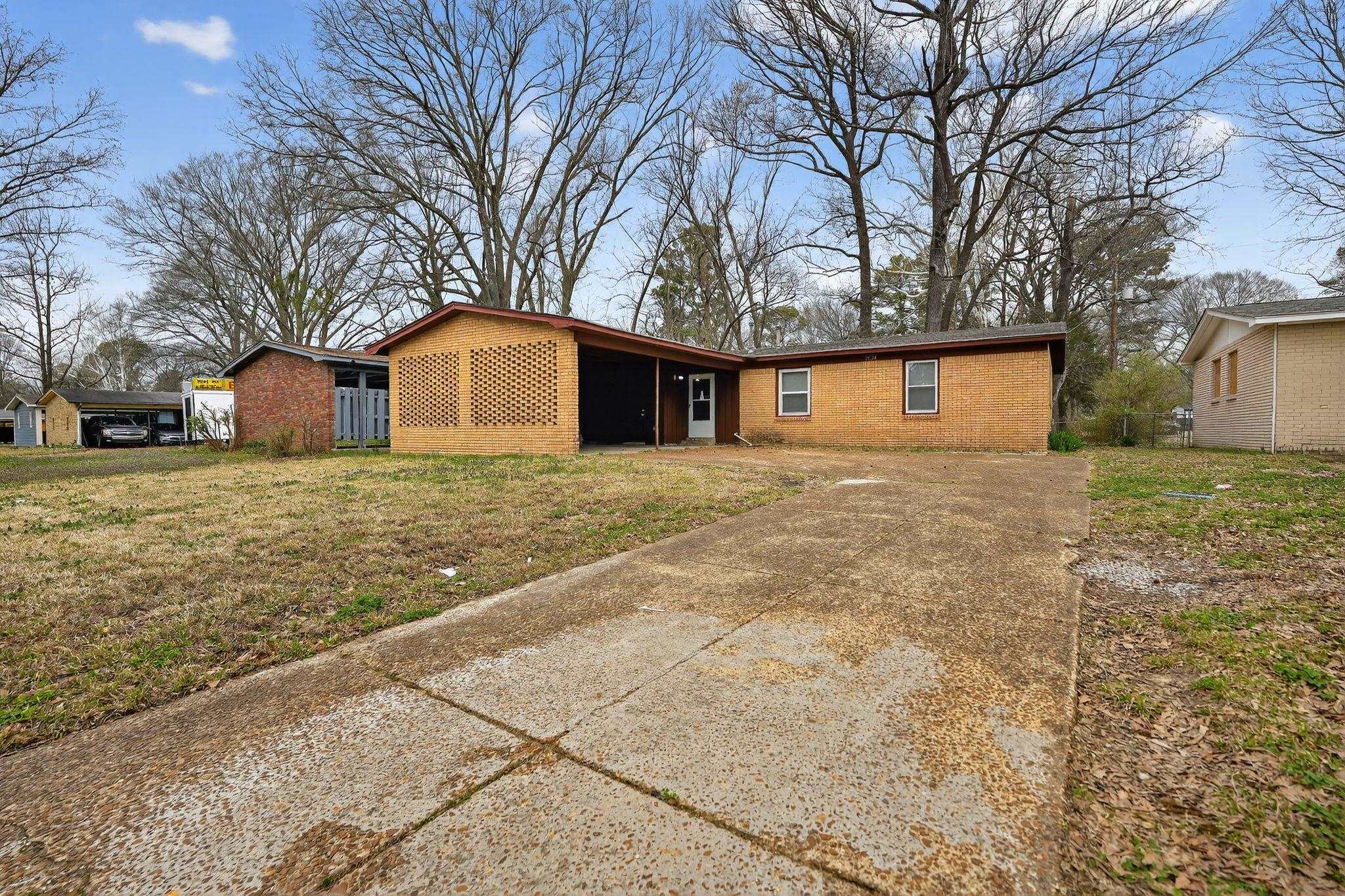 1574 Gowan Dr Property Photo 1