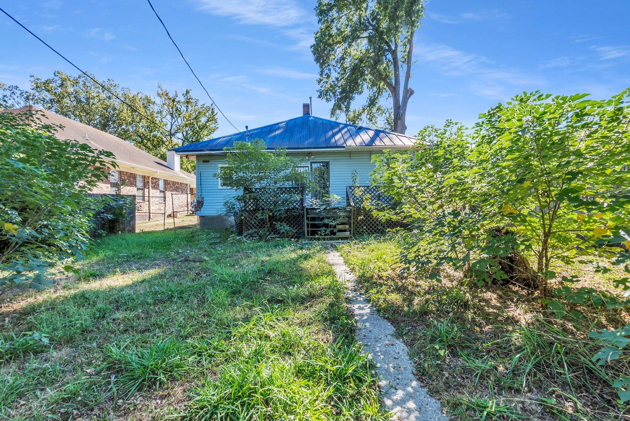 98 E Mckellar Ave Property Photo 3