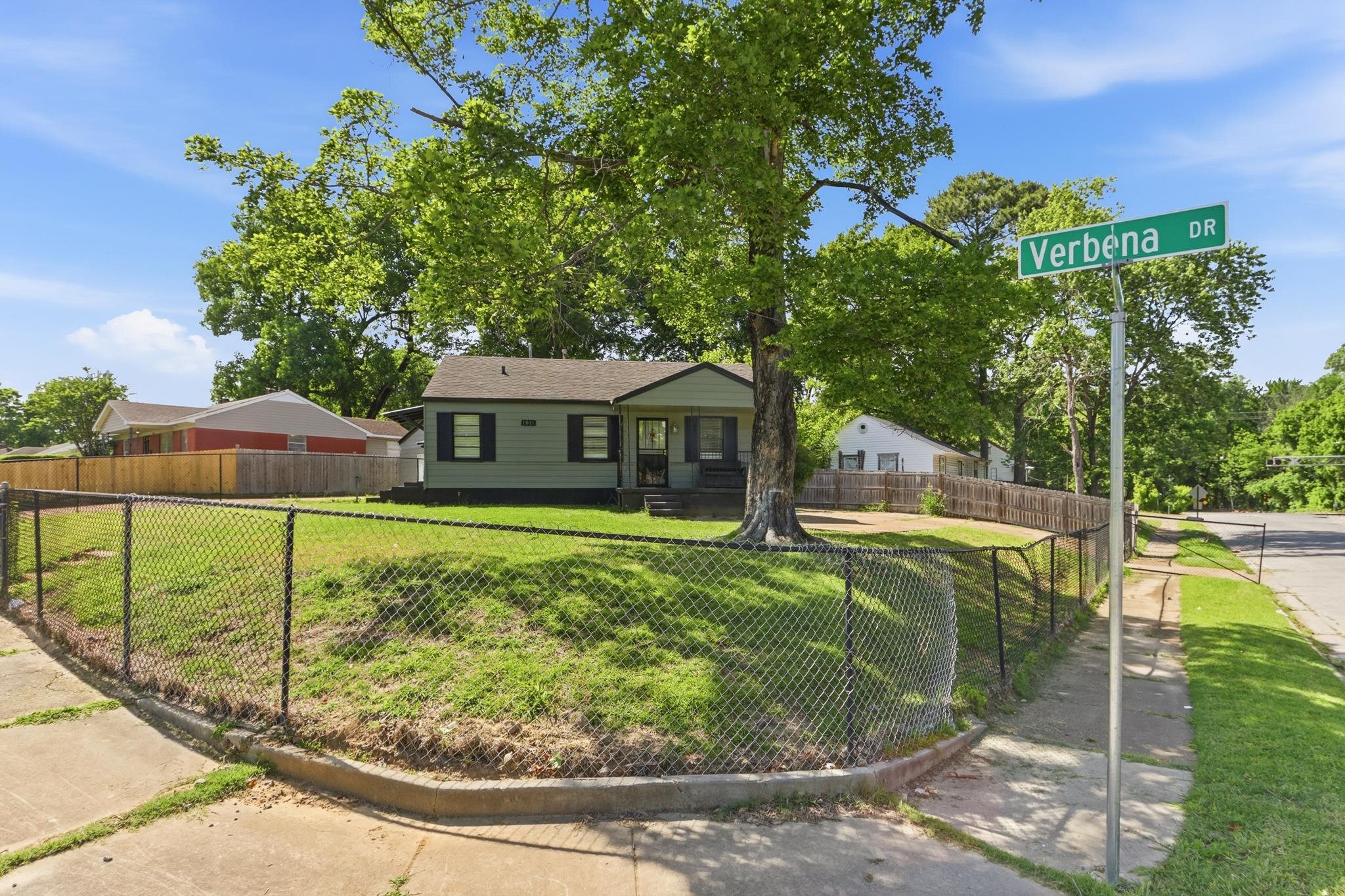 1811 Wells Station Rd Property Photo 1