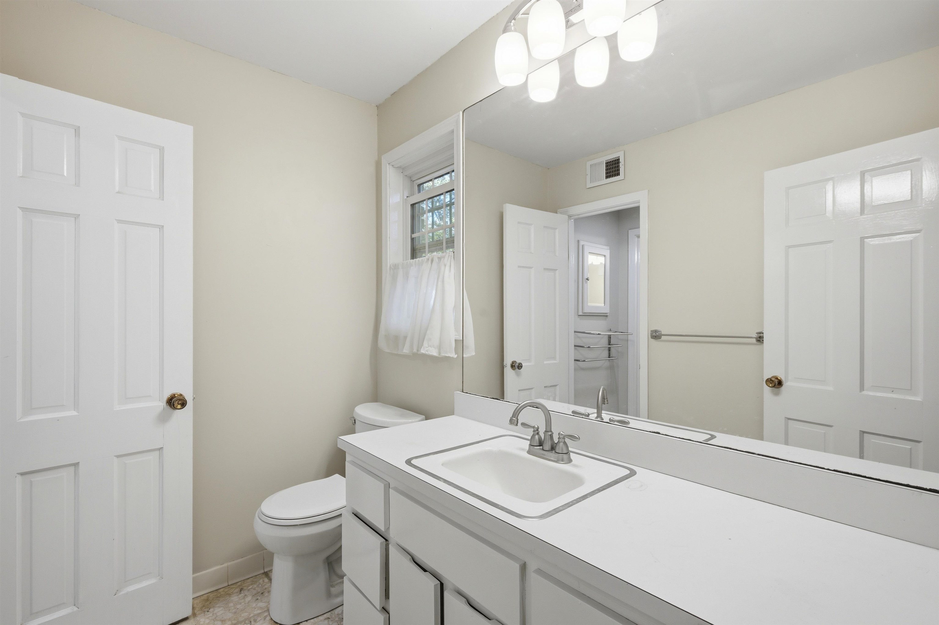 130 N Graham St Property Photo 2