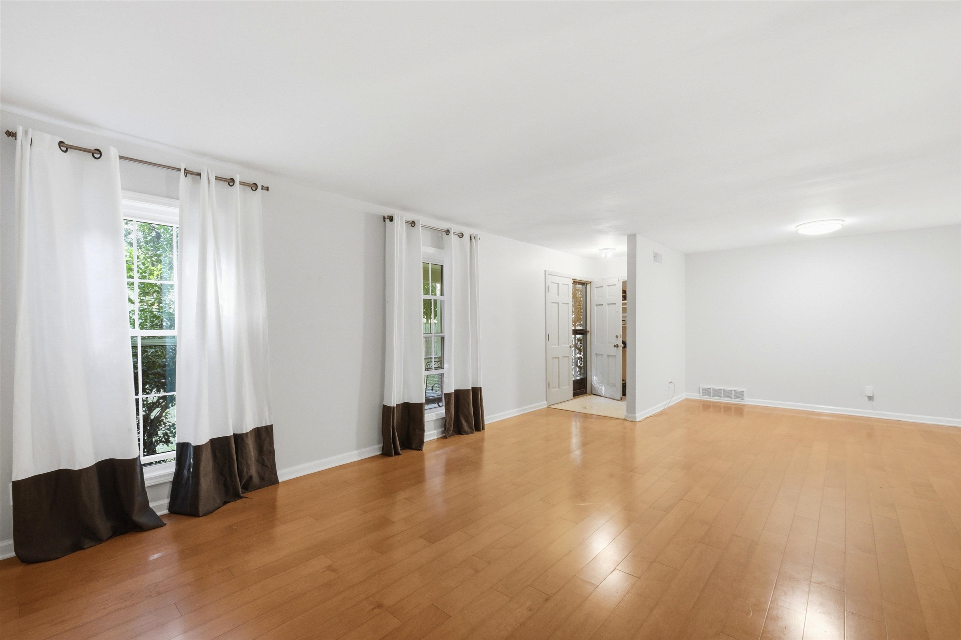 130 N Graham St Property Photo 12