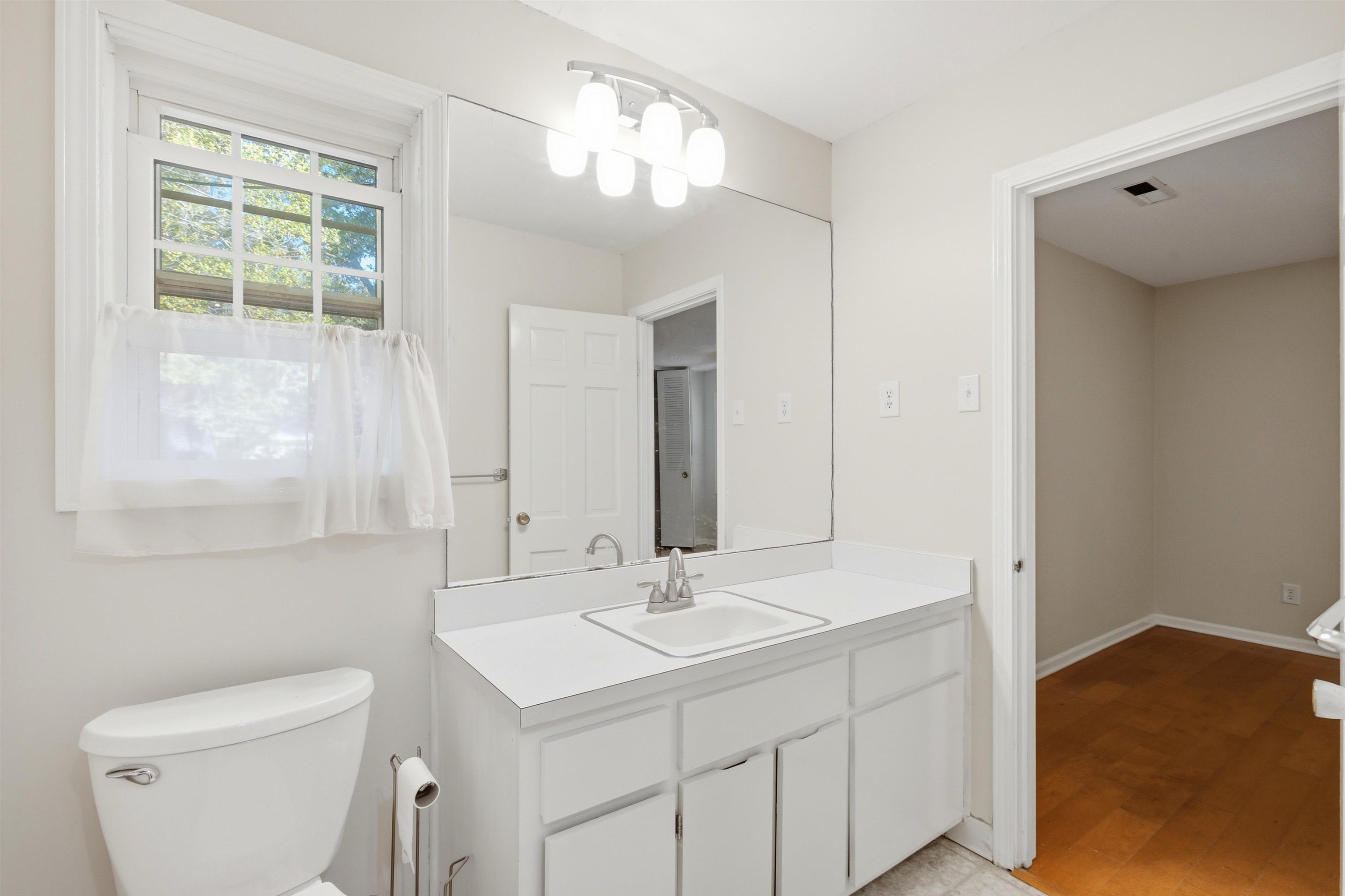 130 N Graham St Property Photo 16