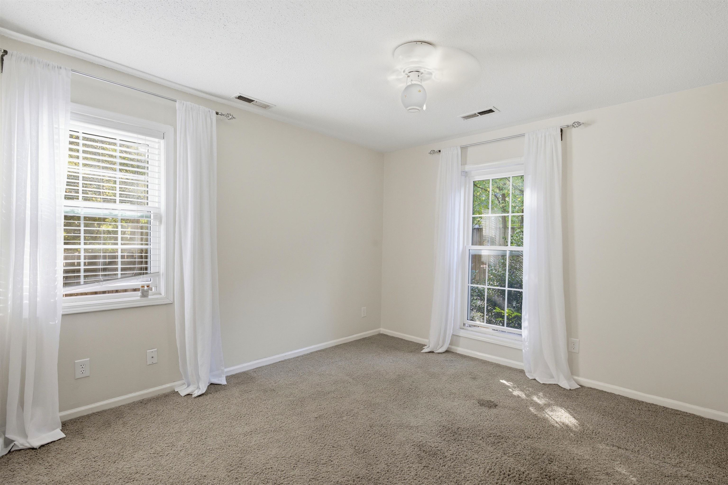 130 N Graham St Property Photo 19