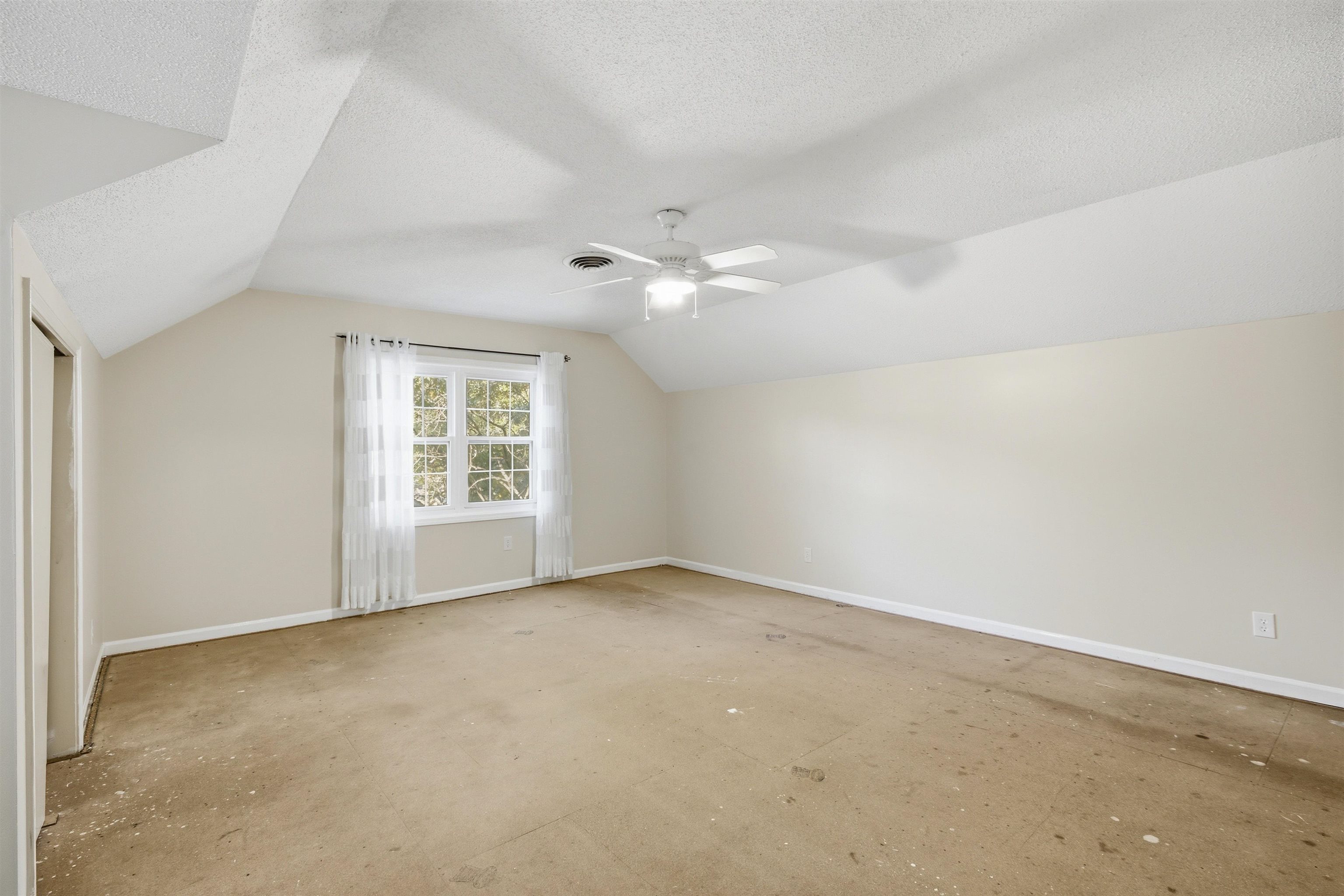 130 N Graham St Property Photo 27
