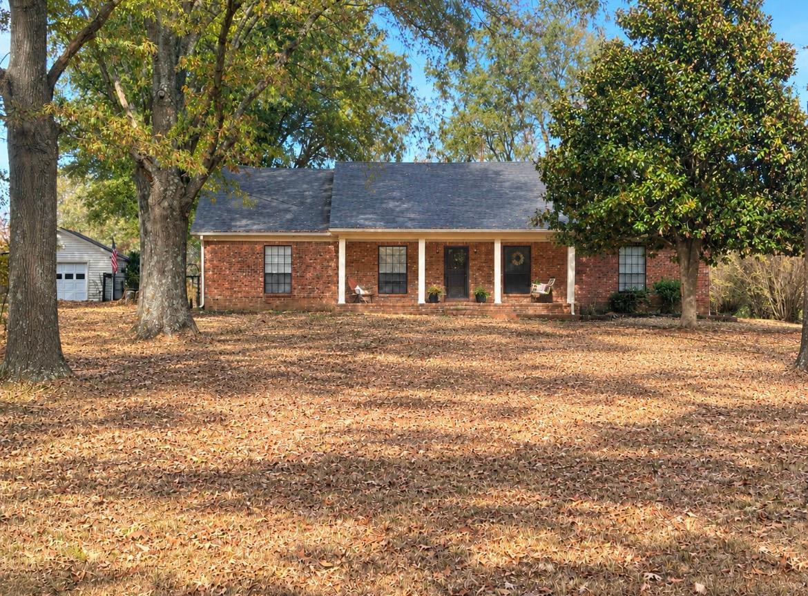 685 Lazenby Dr Property Photo 1