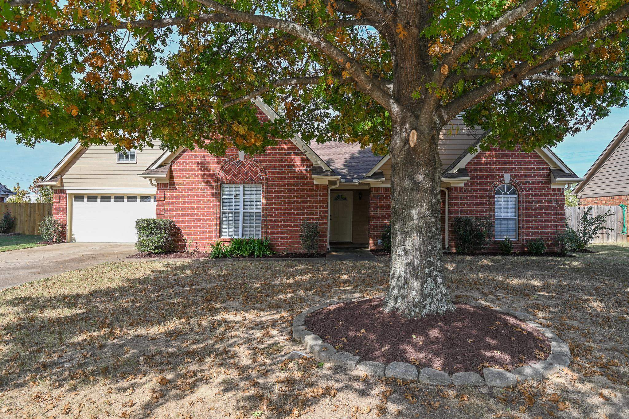 945 Lakemont Dr Property Photo 1