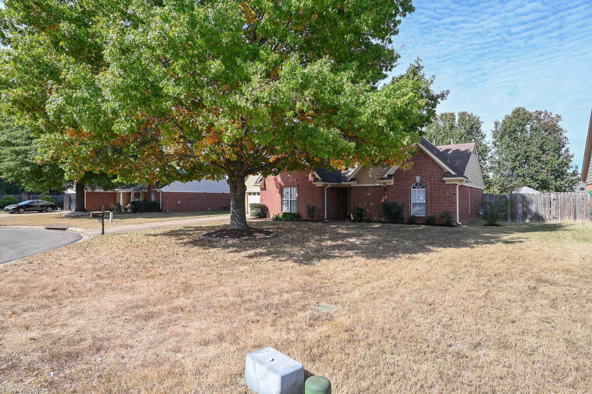 945 Lakemont Dr Property Photo 3