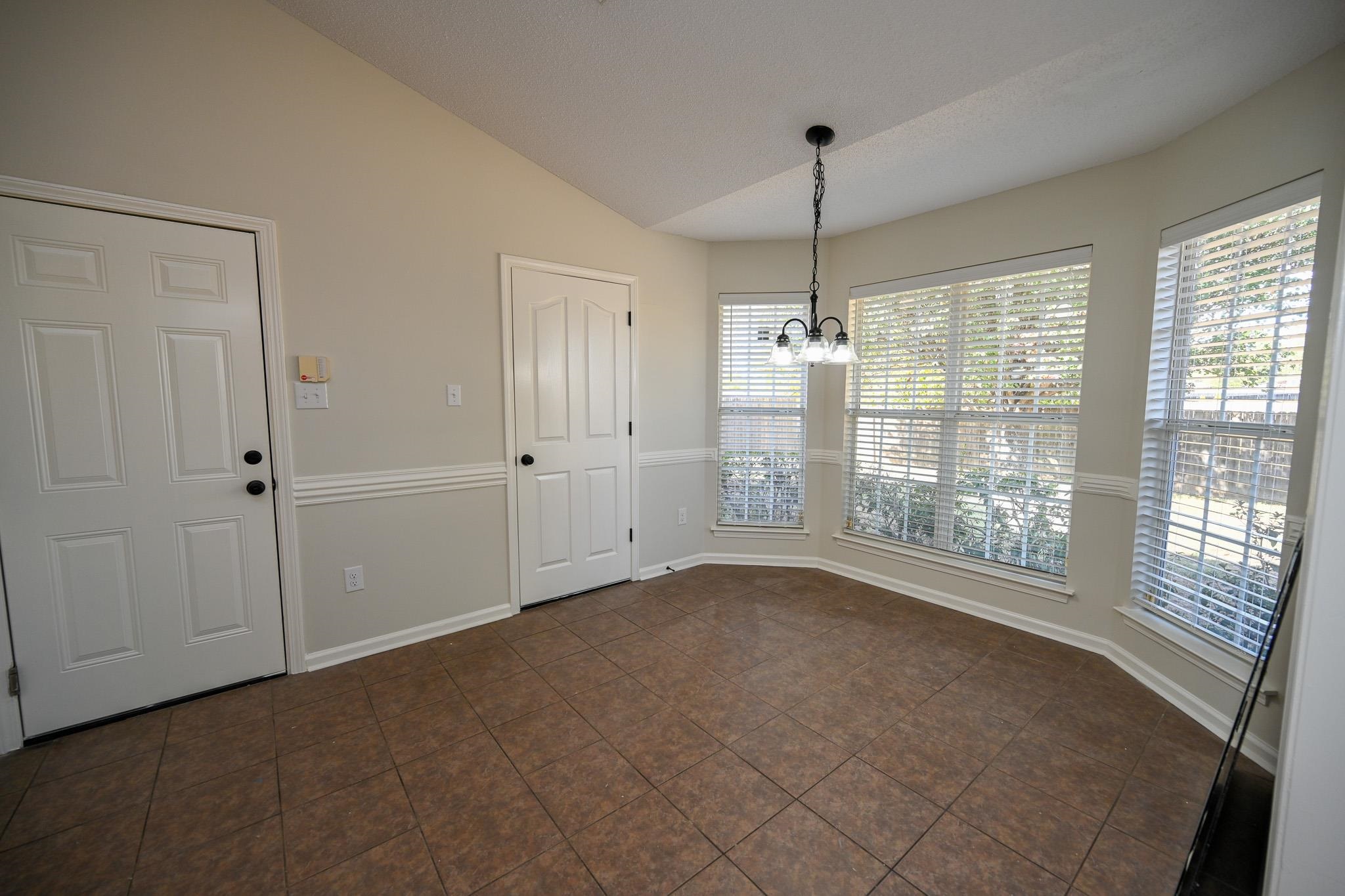 945 Lakemont Dr Property Photo 13
