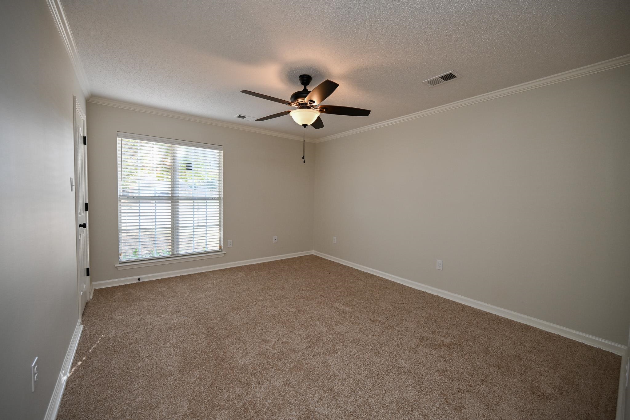 945 Lakemont Dr Property Photo 18