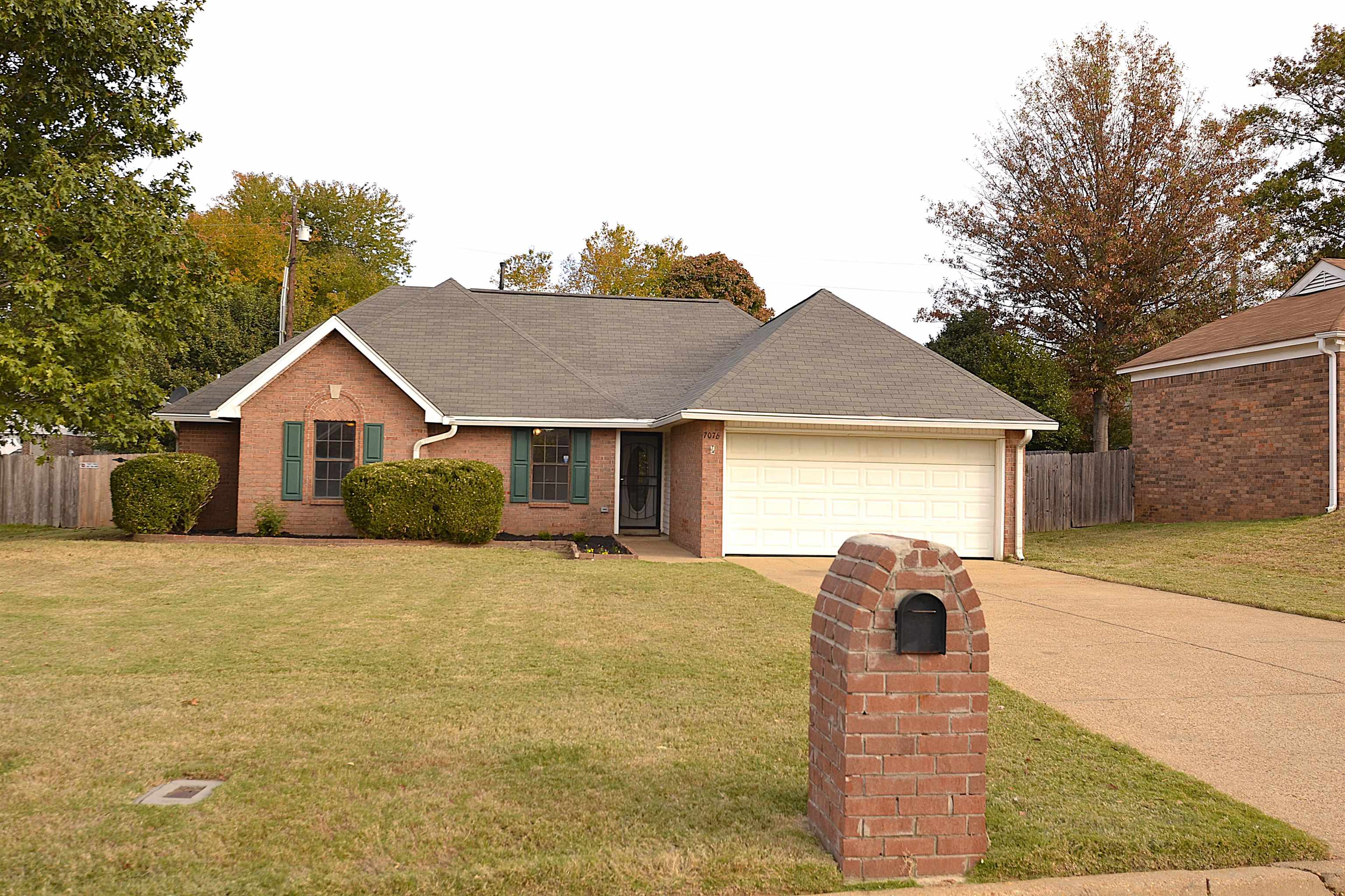 7076 Maplewood Dr Property Photo 1