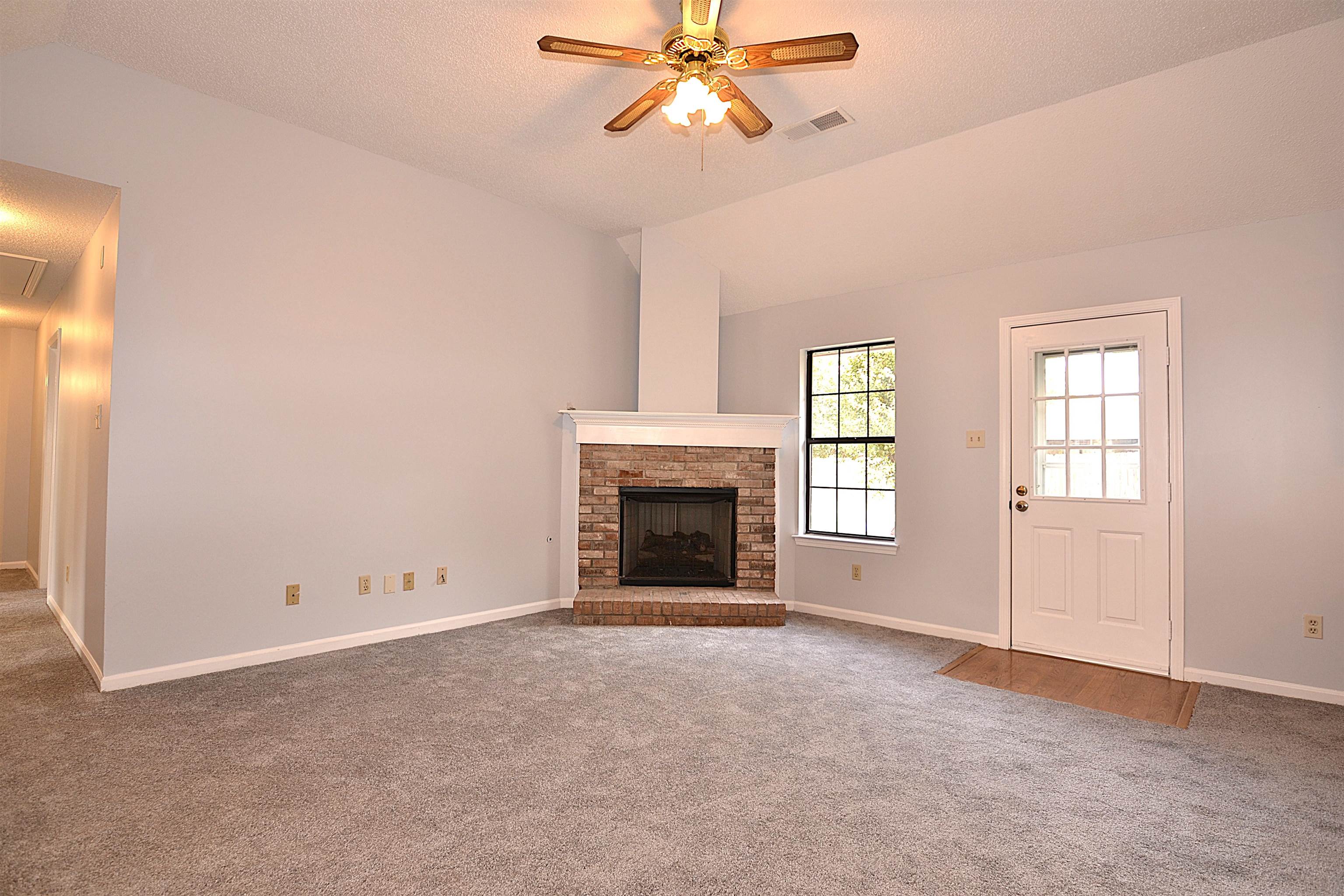 7076 Maplewood Dr Property Photo 4