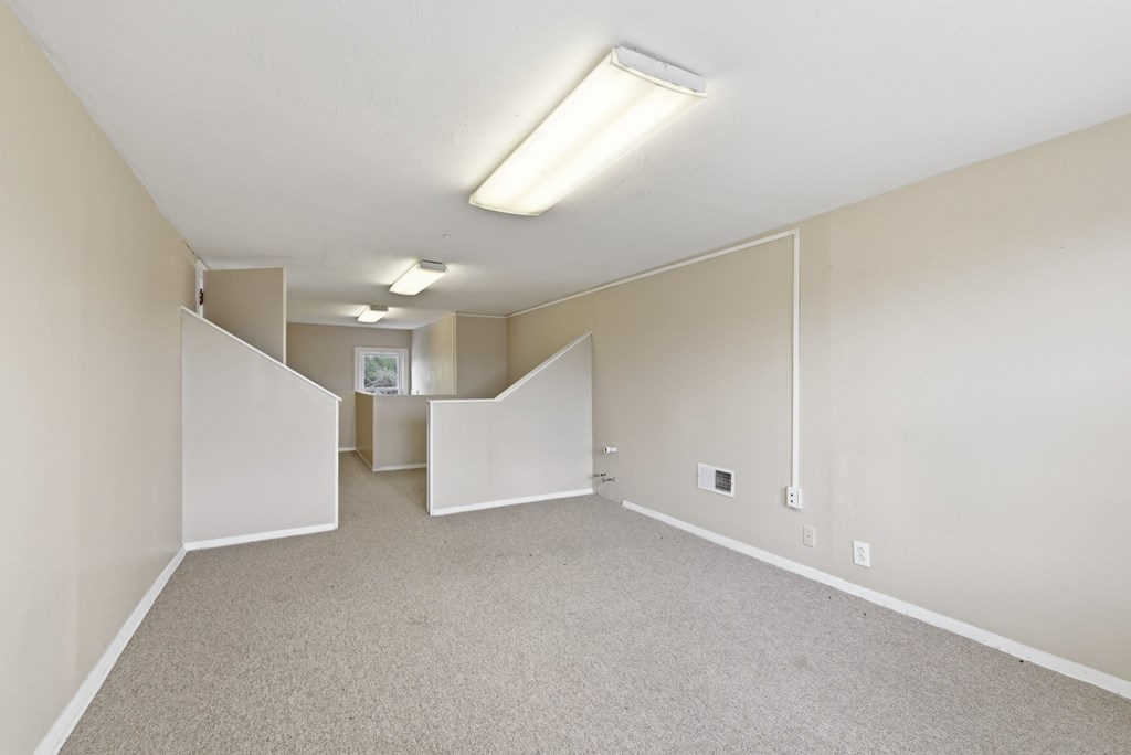 900 E Main St Property Photo 10