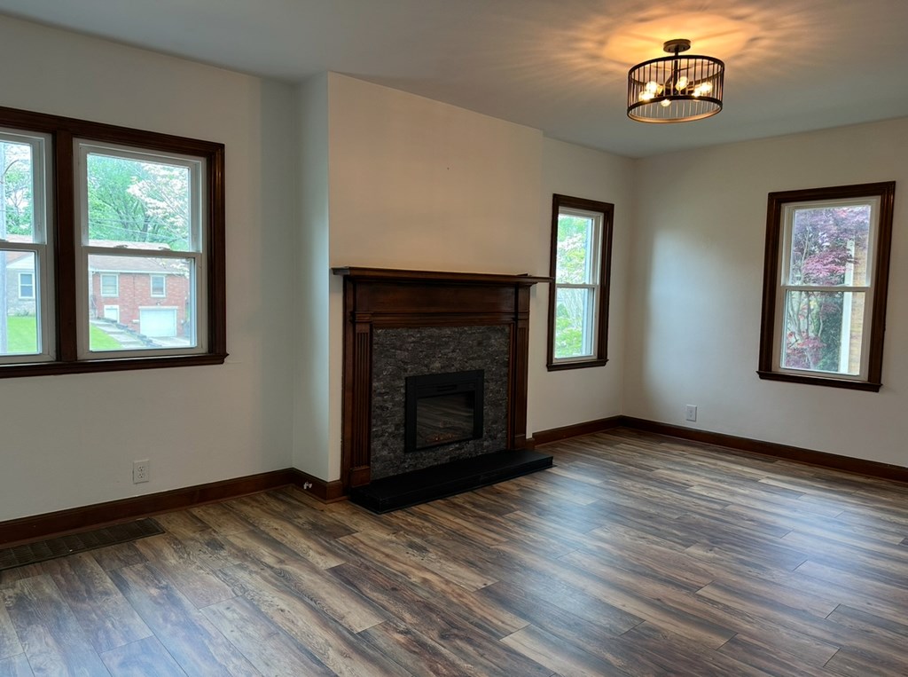 551 Cline Ave Property Photo 7