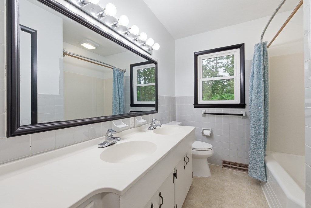 807 Hillcrest Dr. Property Photo 21
