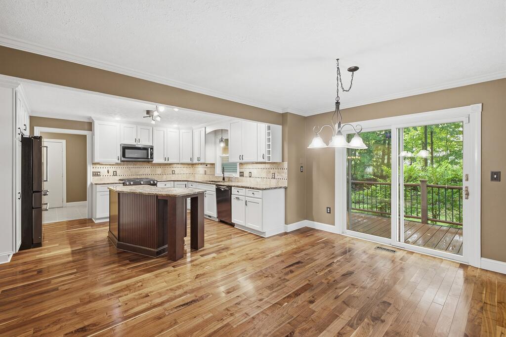 2316 Woodview Ct. Property Photo 2
