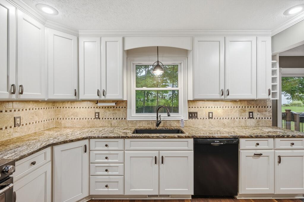 2316 Woodview Ct. Property Photo 3
