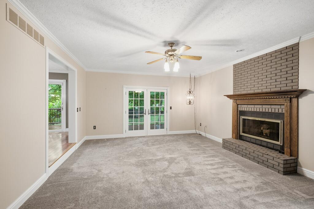 2316 Woodview Ct. Property Photo 6