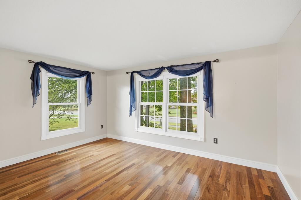 2316 Woodview Ct. Property Photo 8
